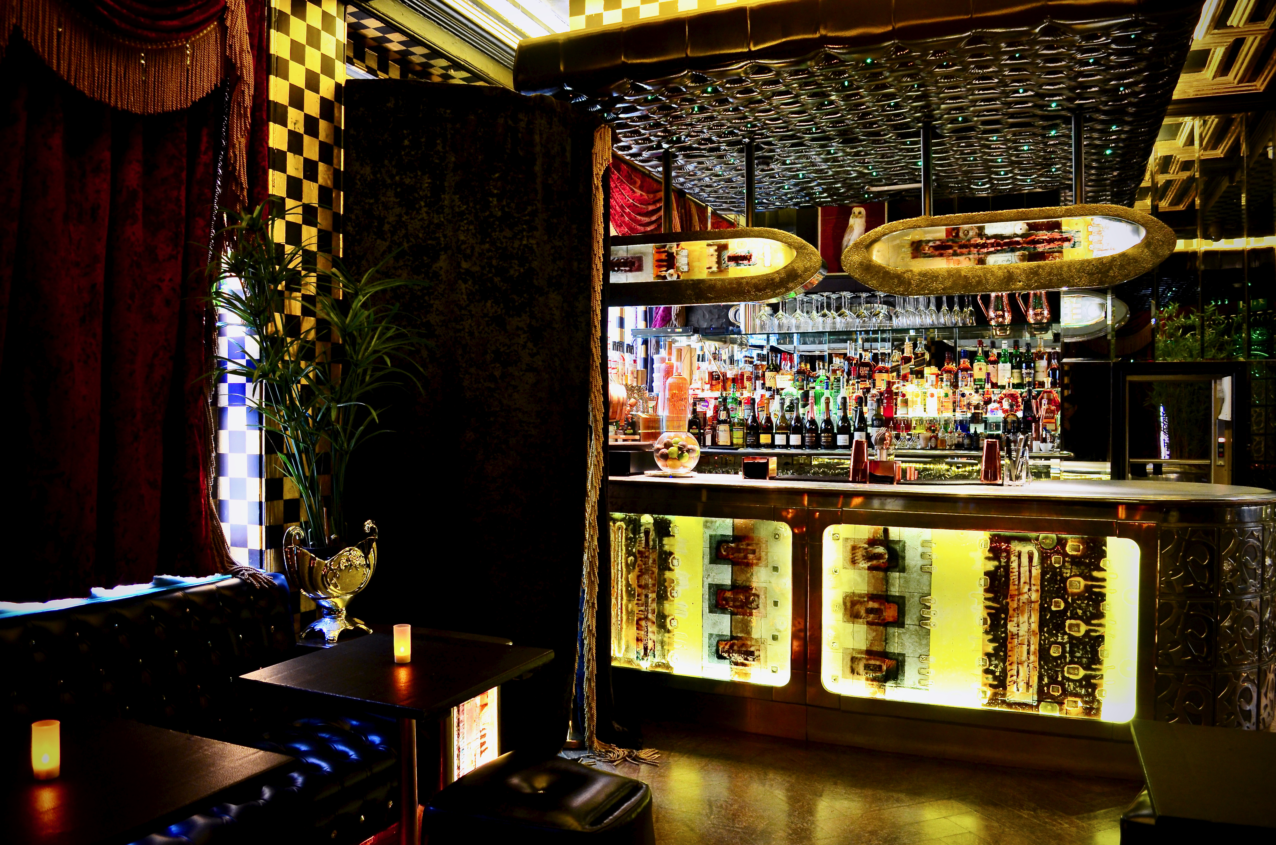 Vibrant Main Bar at 1989 Clubhouse, ideal for networking events and intimate gatherings.