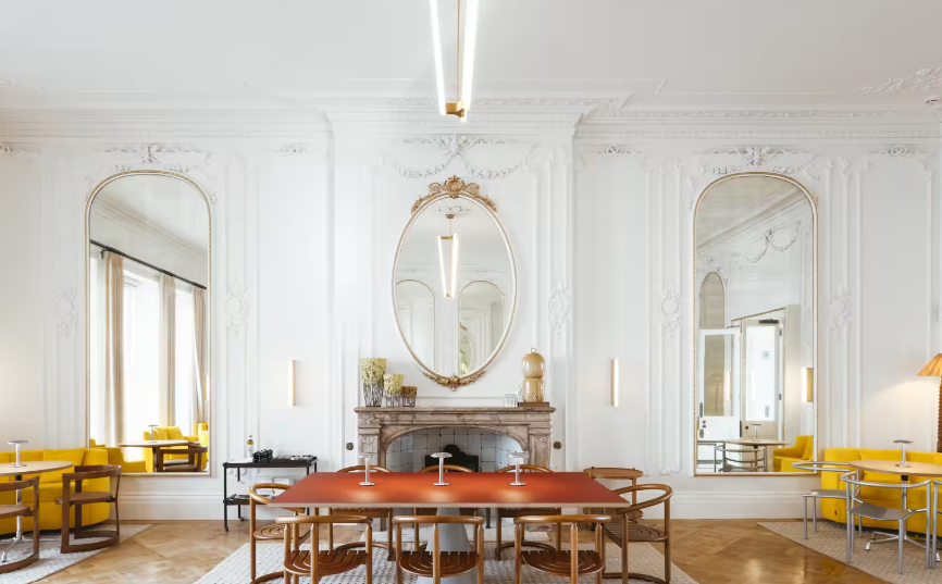 Cromwell Place Café Bar: elegant meeting space with natural light, perfect for gatherings.