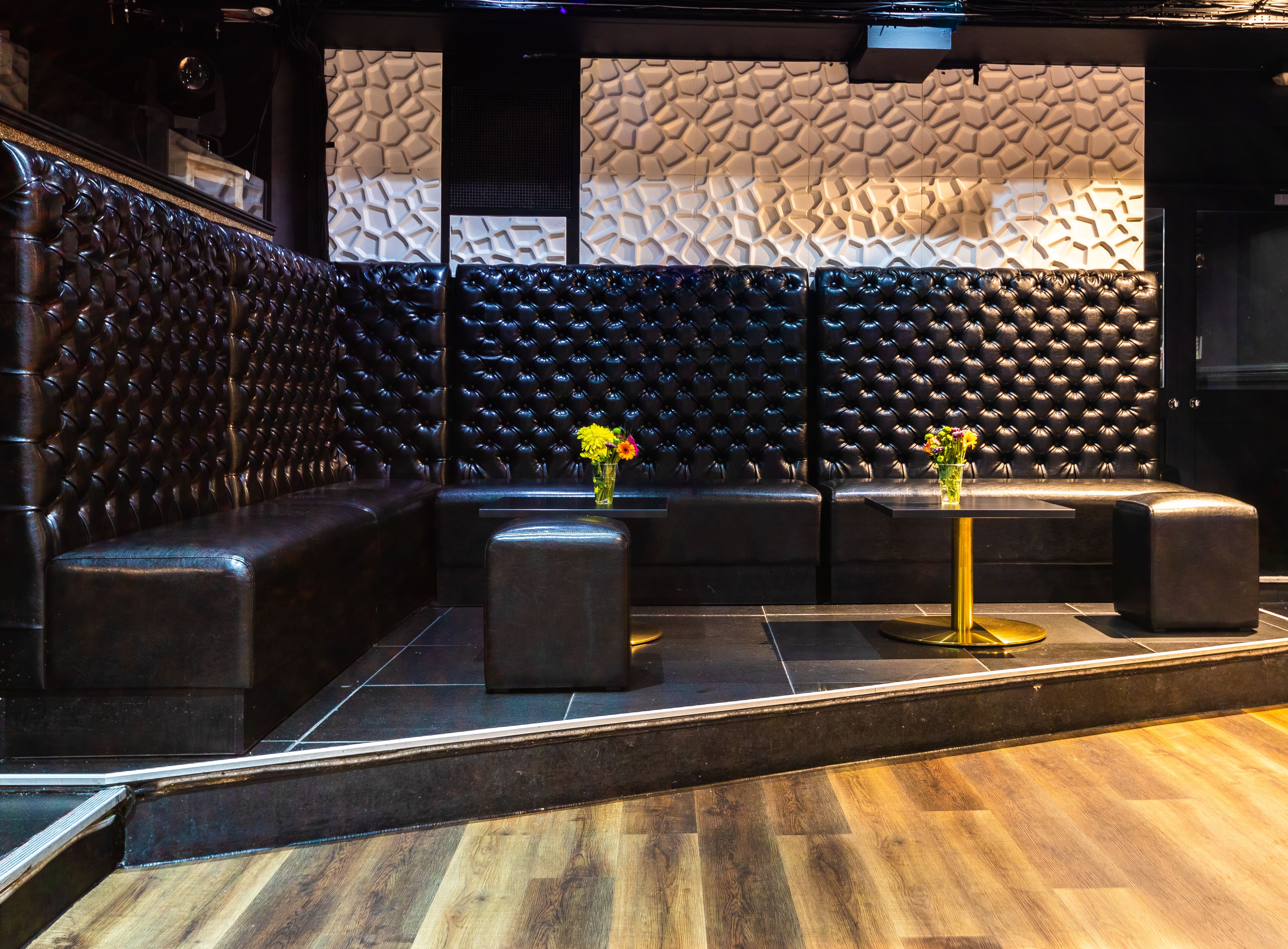 Stylish lounge area in Aura Tunbridge Wells for networking events and meetings.