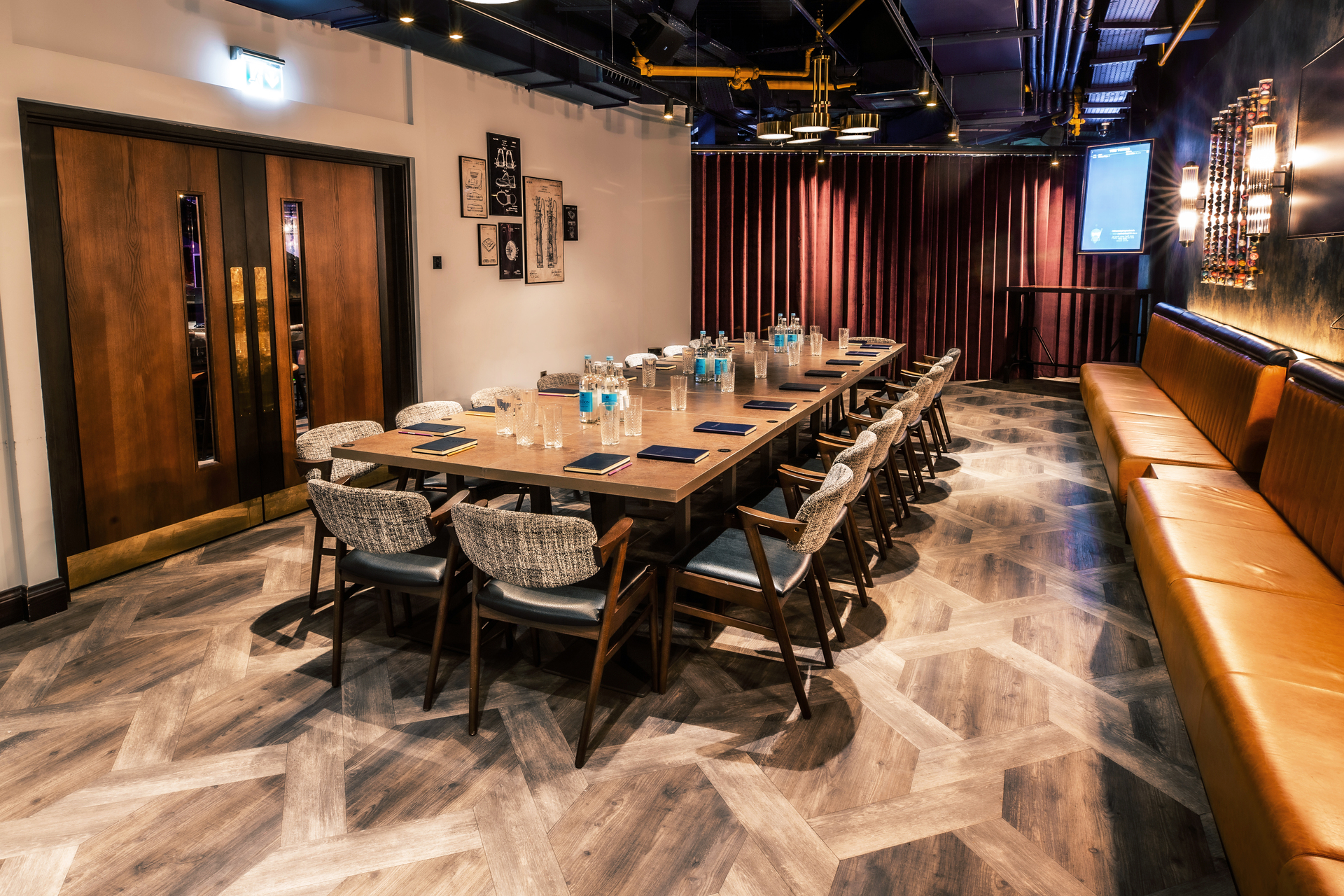 Jade Private Room at Puttshack Watford, elegant meeting space for corporate events.