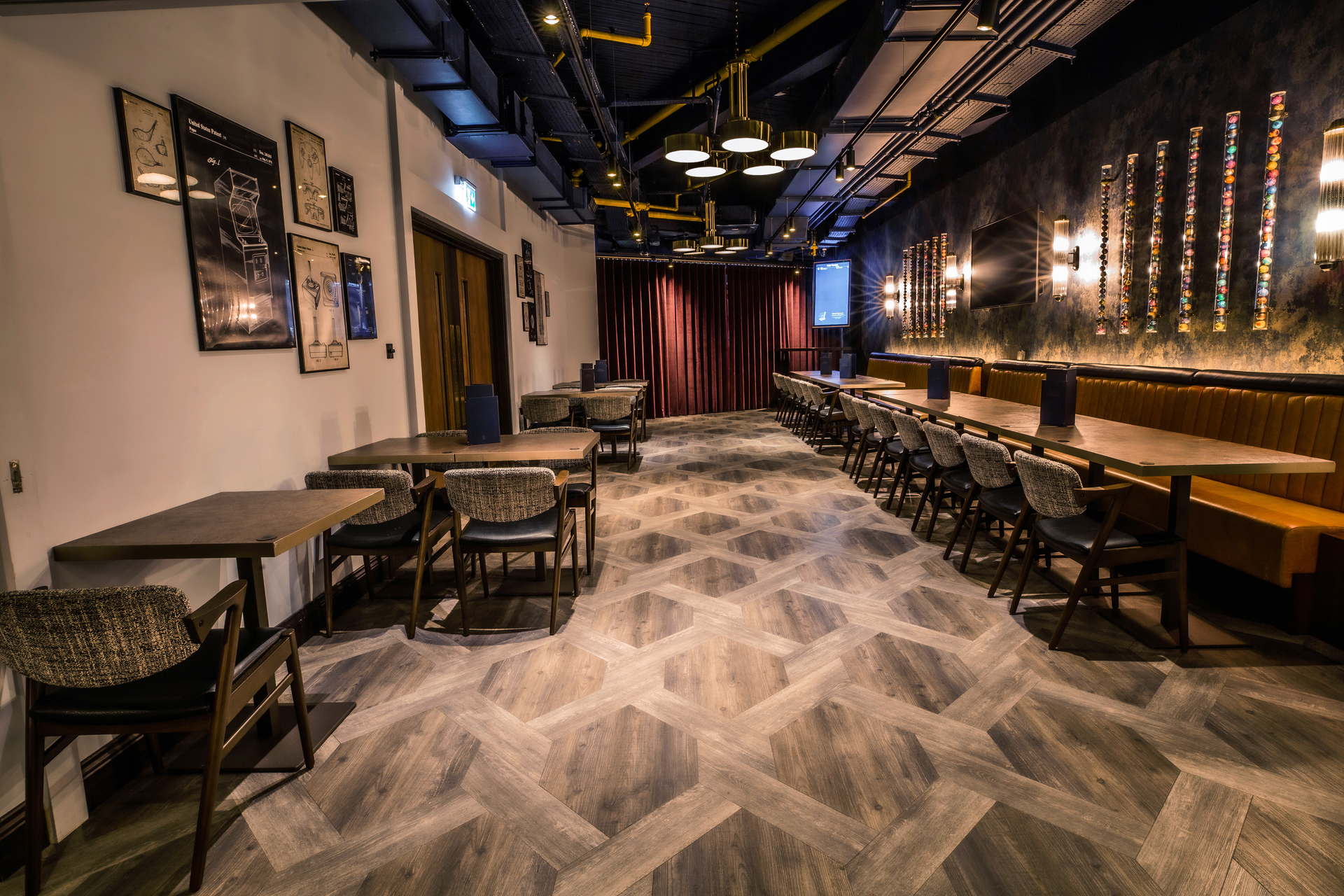 Jade Private Room at Puttshack Watford, modern event space for networking and meetings.