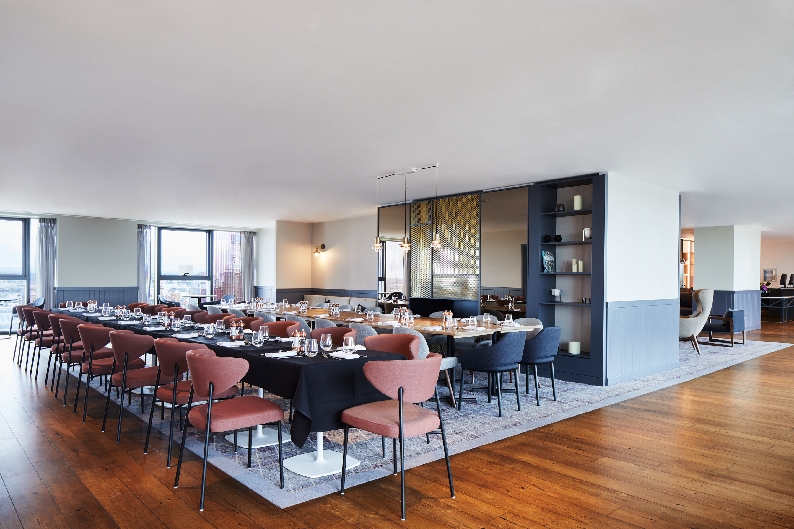 18th Floor Lounge at Hyatt Regency Manchester, elegant table for upscale events and meetings.