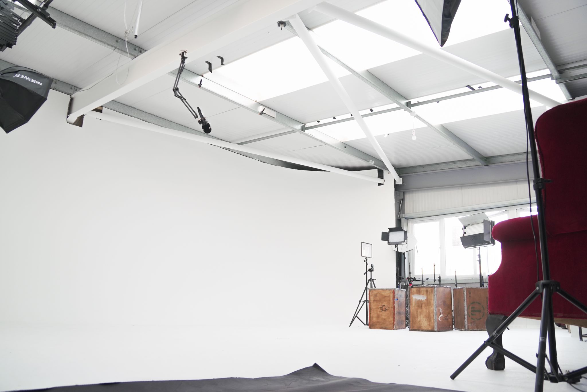 Versatile white event space with natural light for workshops and video shoots.