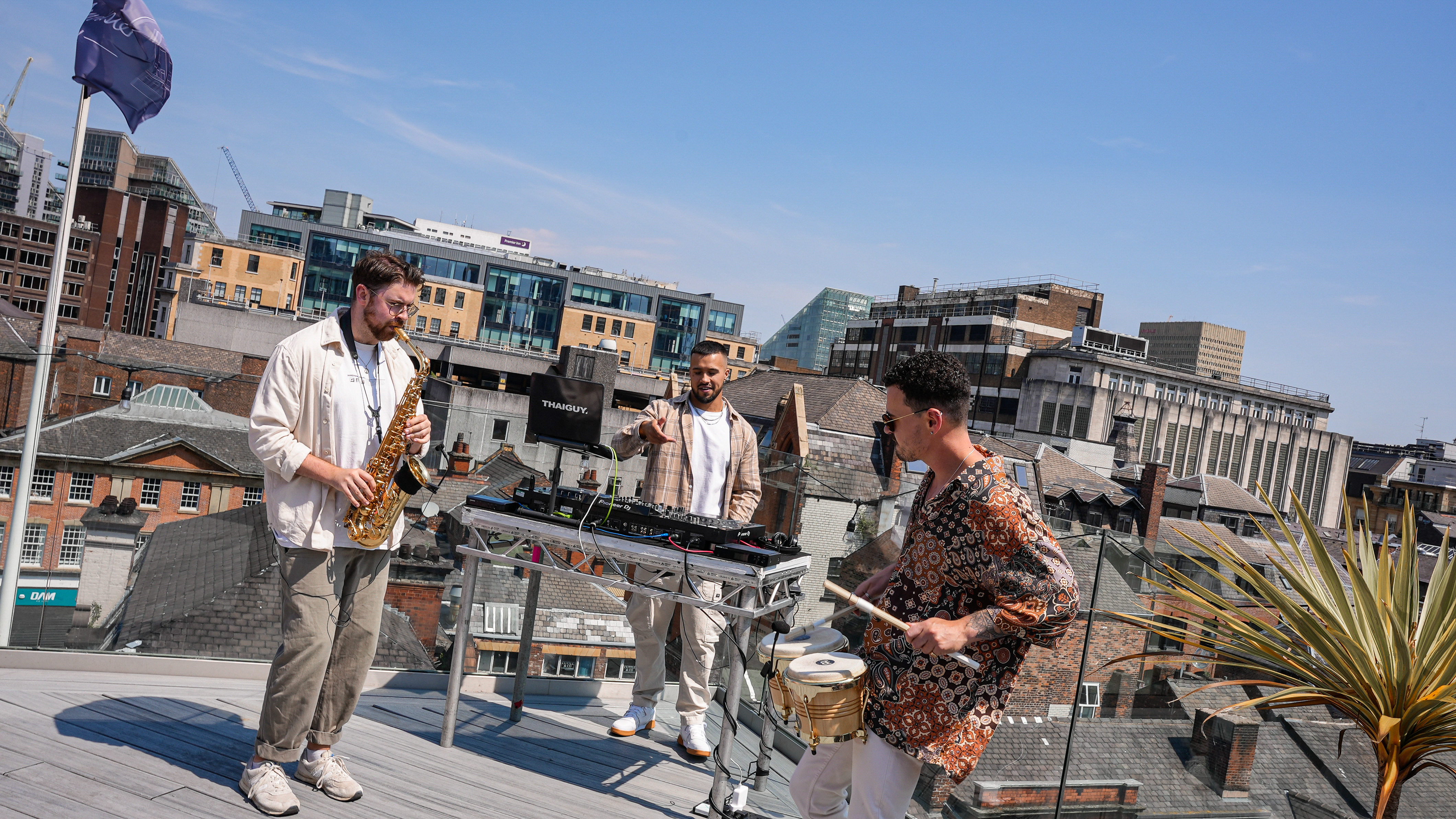"John Rylands Rooftop event with live musicians in Manchester, ideal for corporate gatherings."