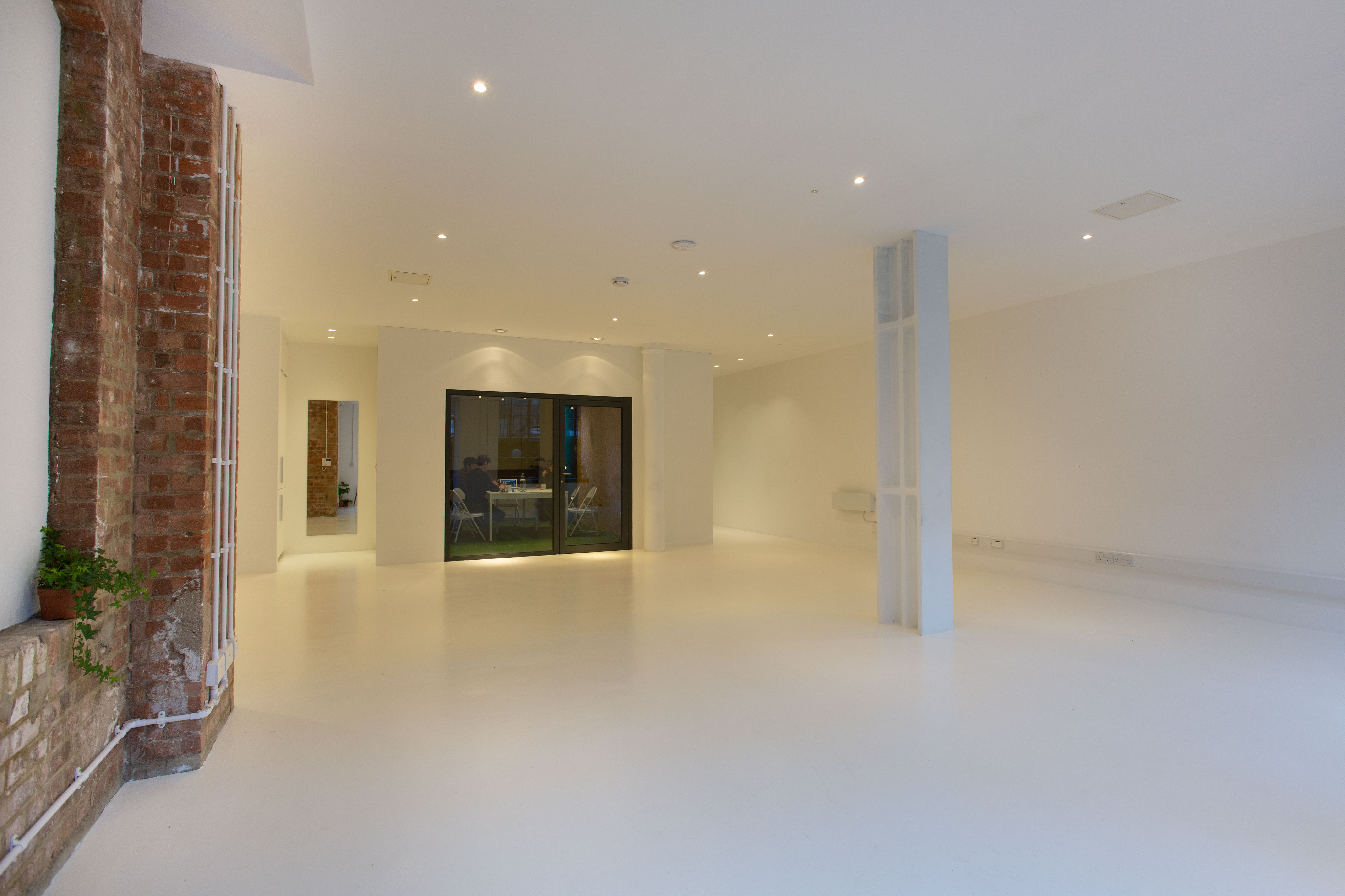 Versatile event space with natural light at Studio 52, ideal for corporate and social gatherings.