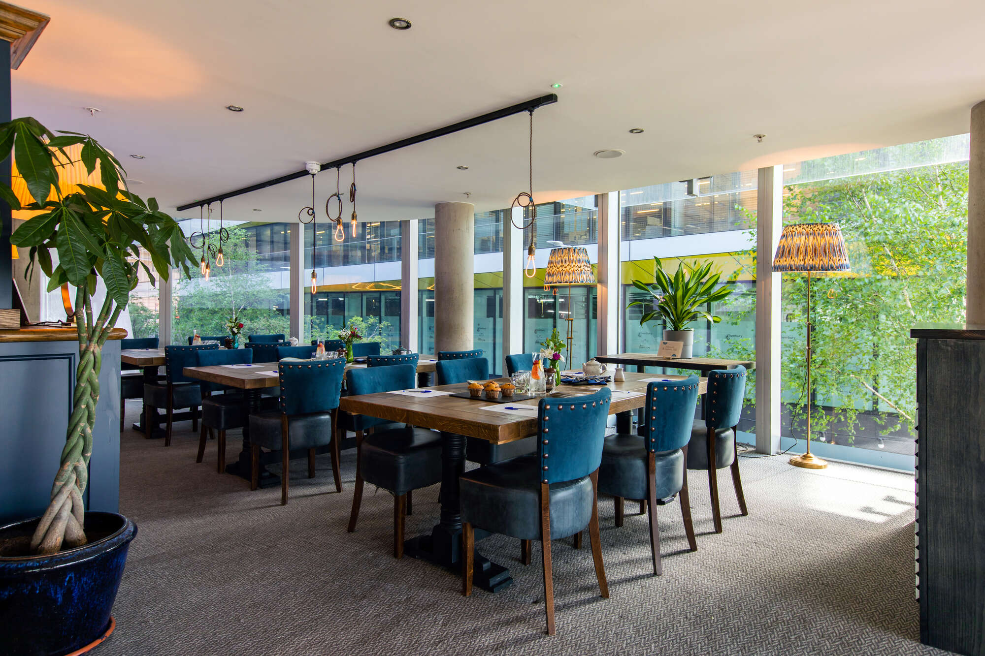 The Captain's Table - is4dksqnisi.jpg