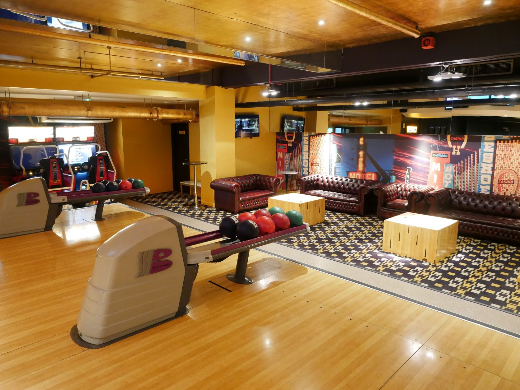 Vibrant bowling alley lounge for corporate events and team-building in Bloomsbury.