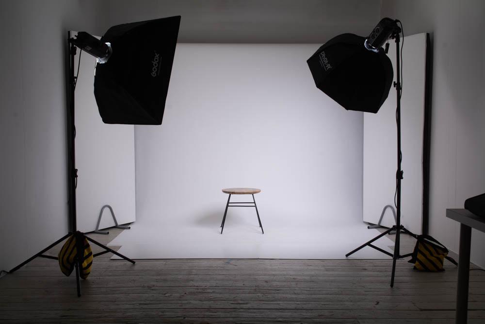 Minimalist photography studio setup with clean backdrop for webinars and interviews.