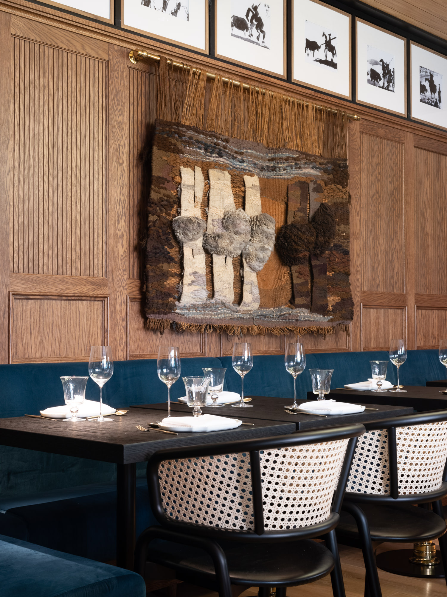 Elegant dining setup in Arros QD's Light Room, perfect for upscale events and gatherings.