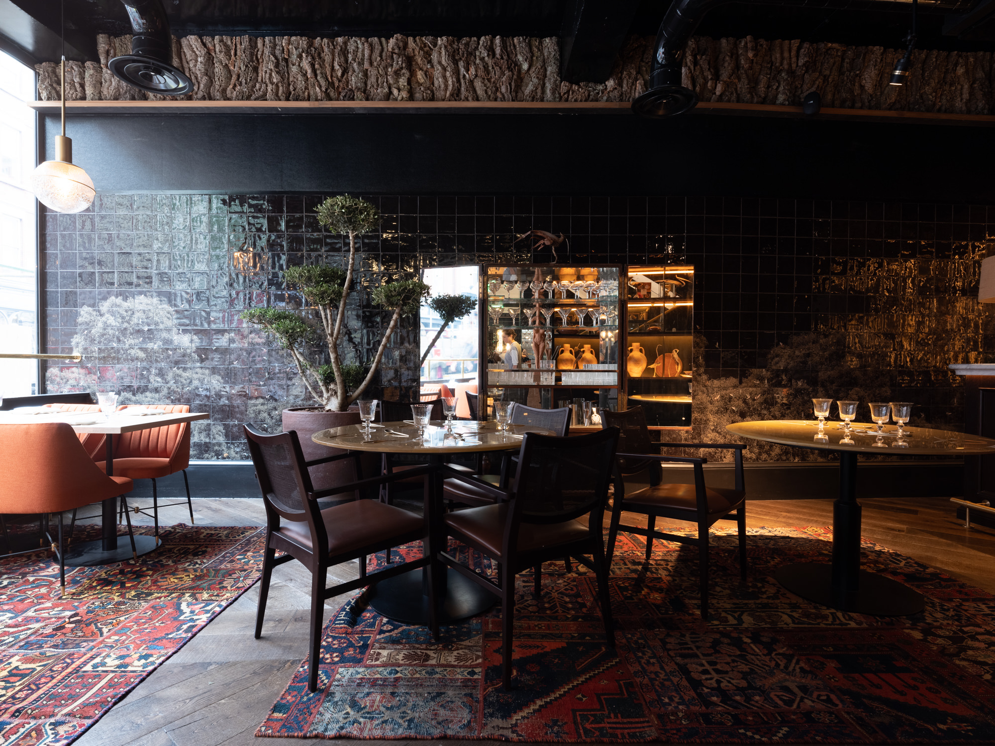 Stylish Bird Room at Arros QD, perfect for intimate gatherings and networking events.