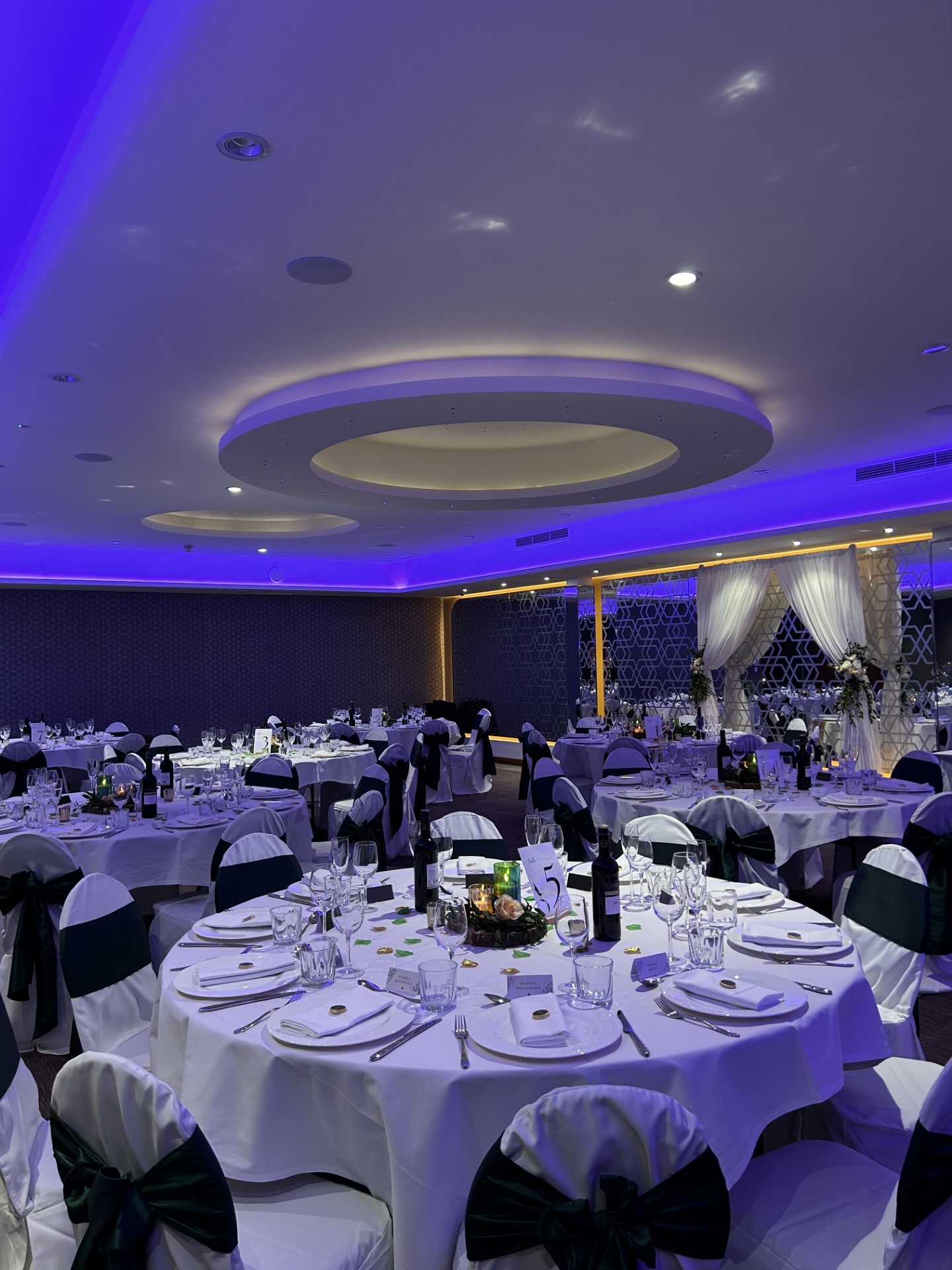 The Raeburn - kr5bm3evgca.jpg