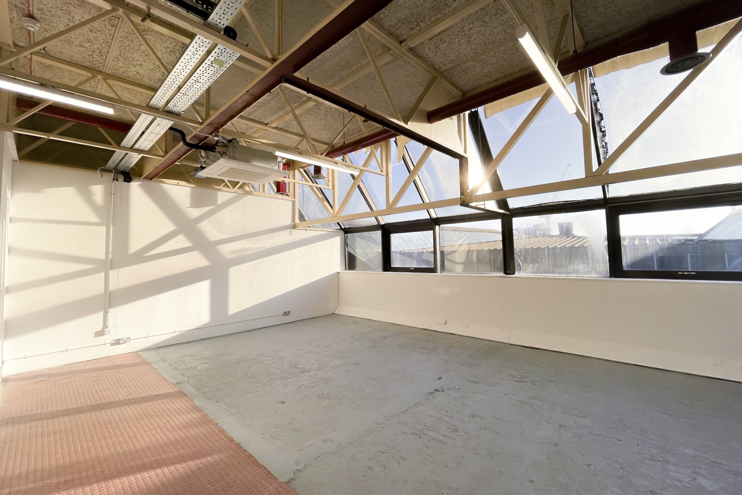 Hackney Depot Main Hall - sndbu4l3my5.jpg