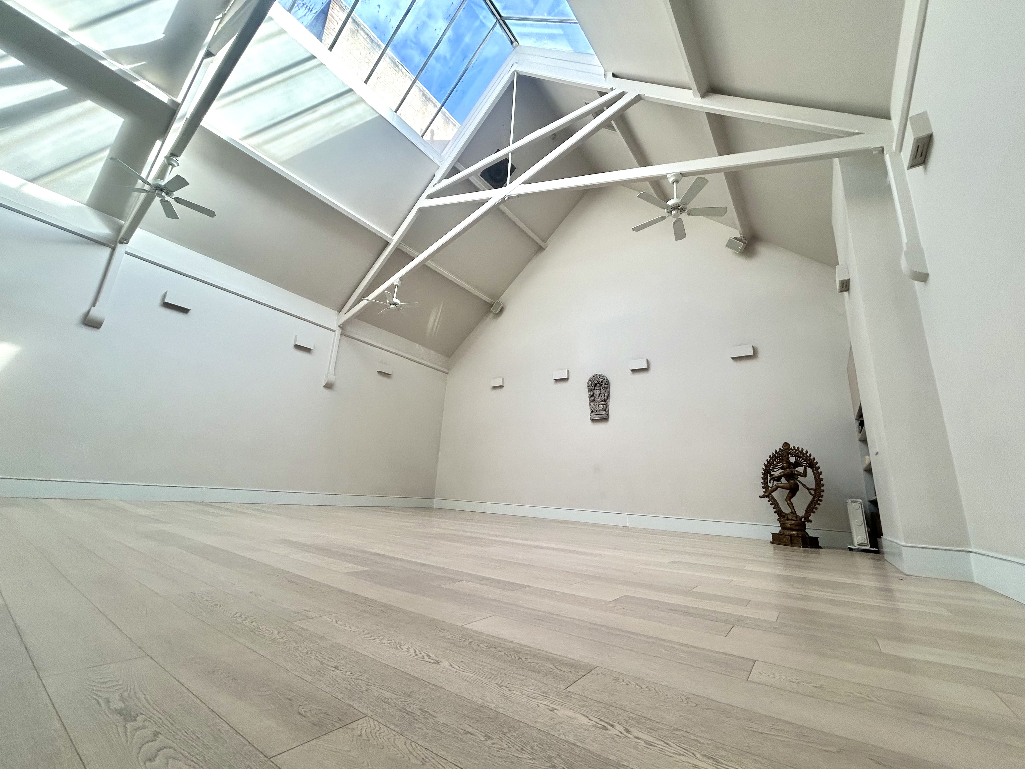 Light-filled Ground Floor Studio with high ceilings, ideal for meetings and events.