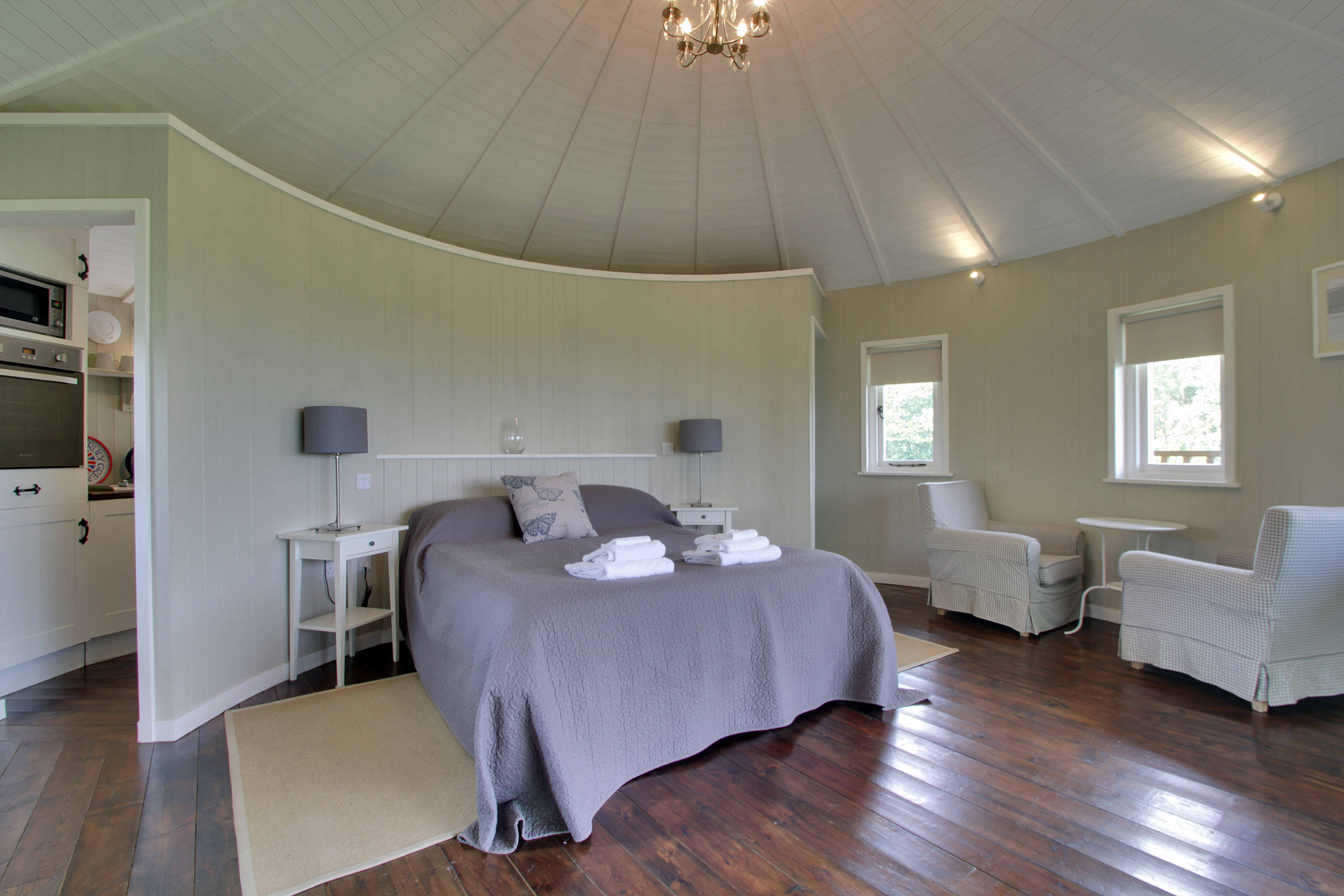 Cozy meeting space at Fair Oak Farm for intimate retreats and workshops.