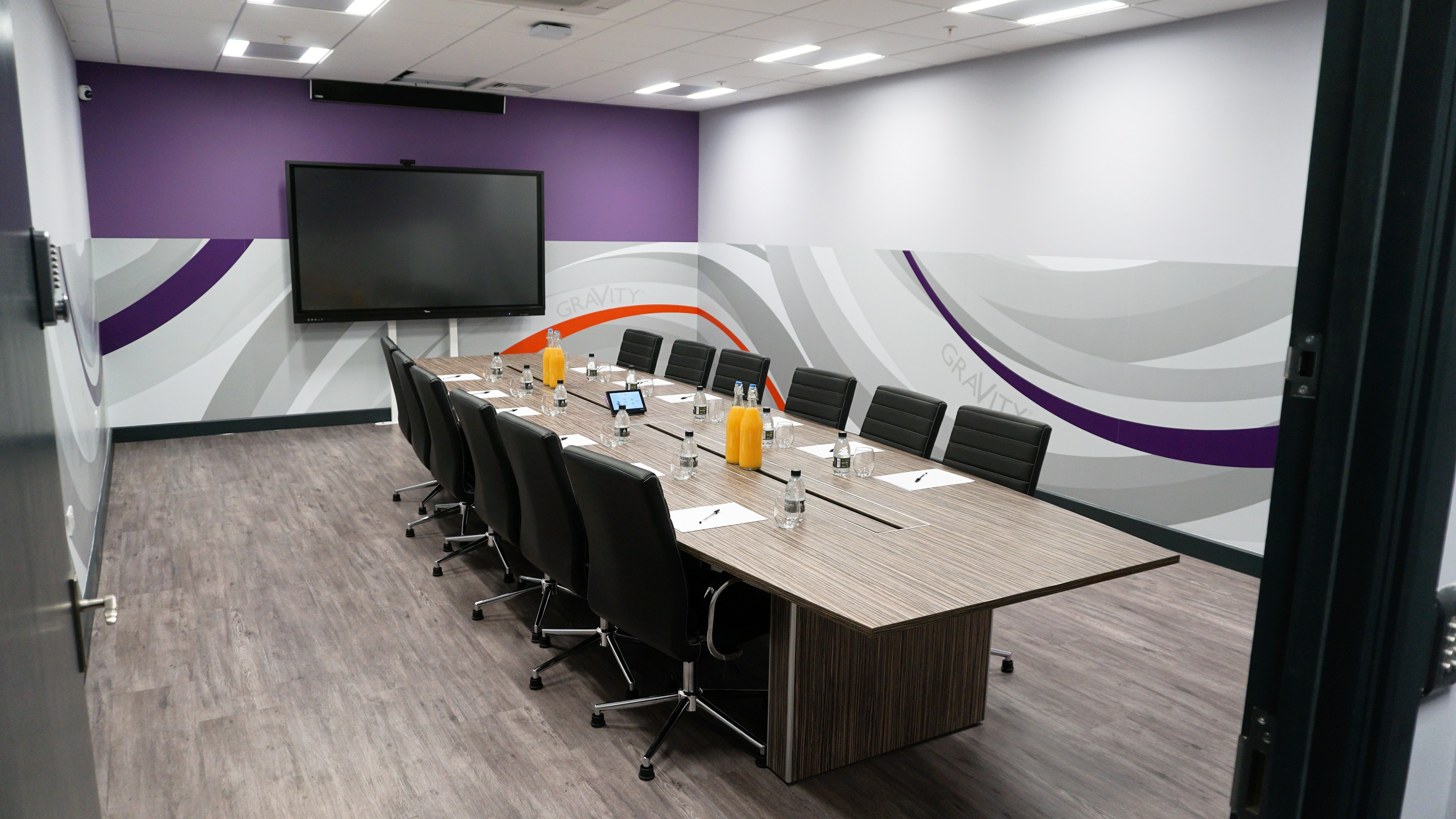 Modern meeting room in Principia Suite, Gravity MAX Wandsworth, ideal for collaboration.