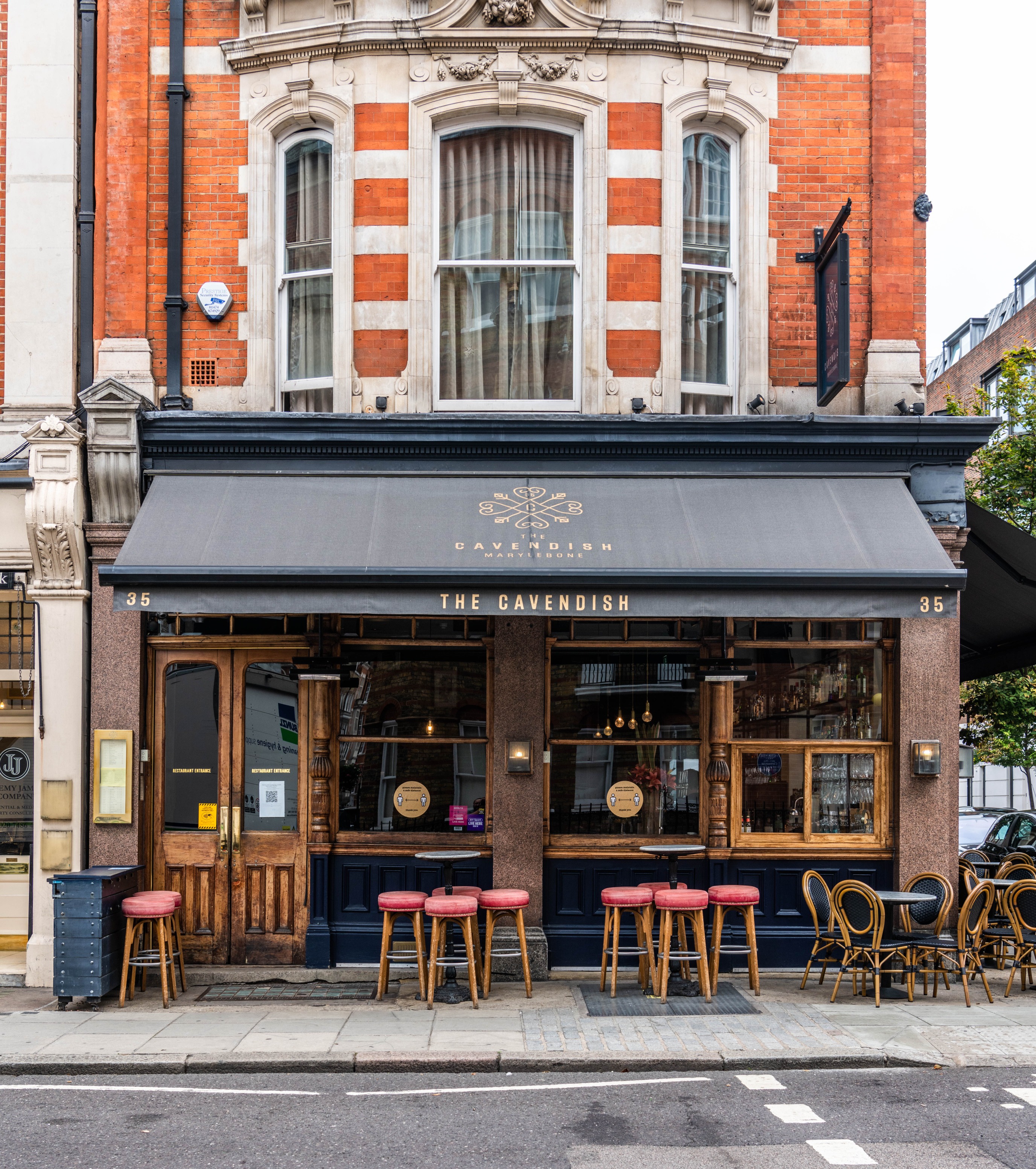 Charming Cavendish venue with outdoor seating for intimate gatherings and events.