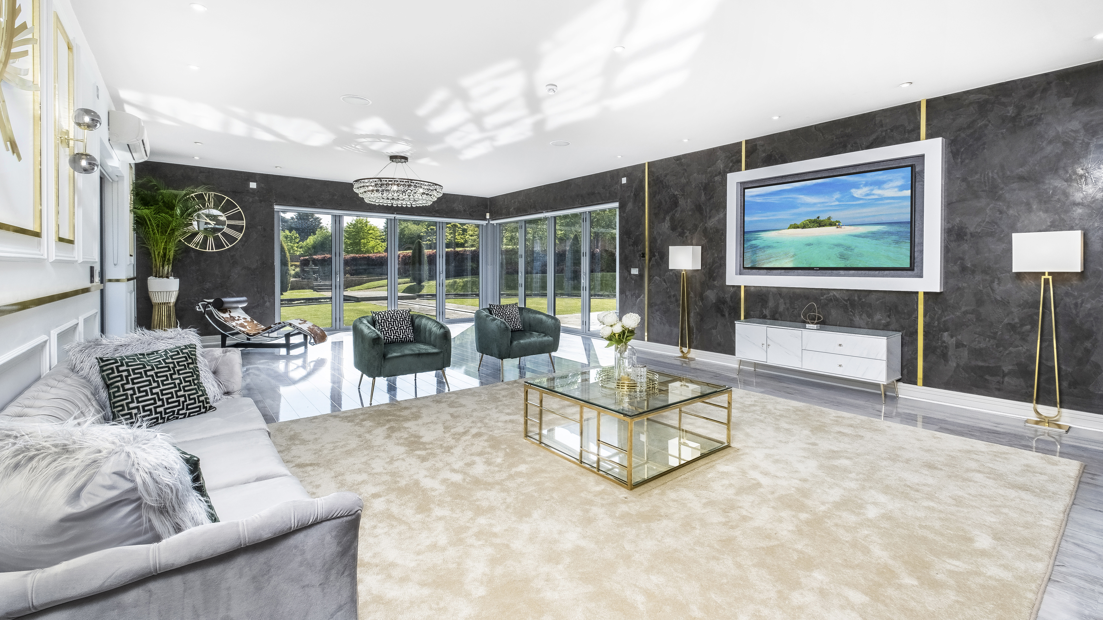 Foots Cray Mansion meeting space with natural light, ideal for events and presentations.