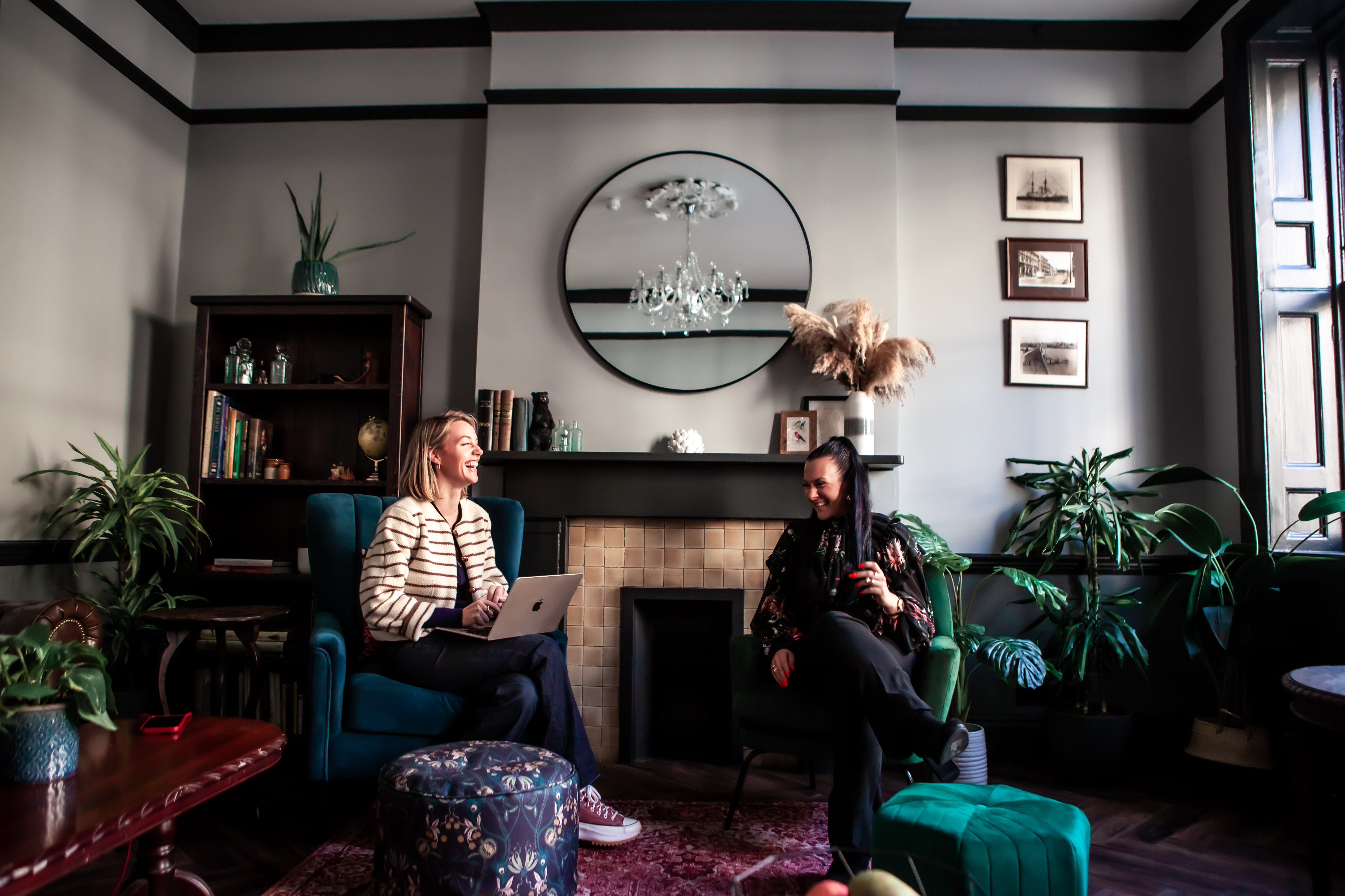 Cozy meeting room in Fitzrovia House, ideal for brainstorming and discussions.