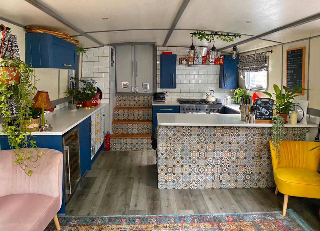 Stylish kitchen in Xenia, perfect for culinary workshops and intimate gatherings.