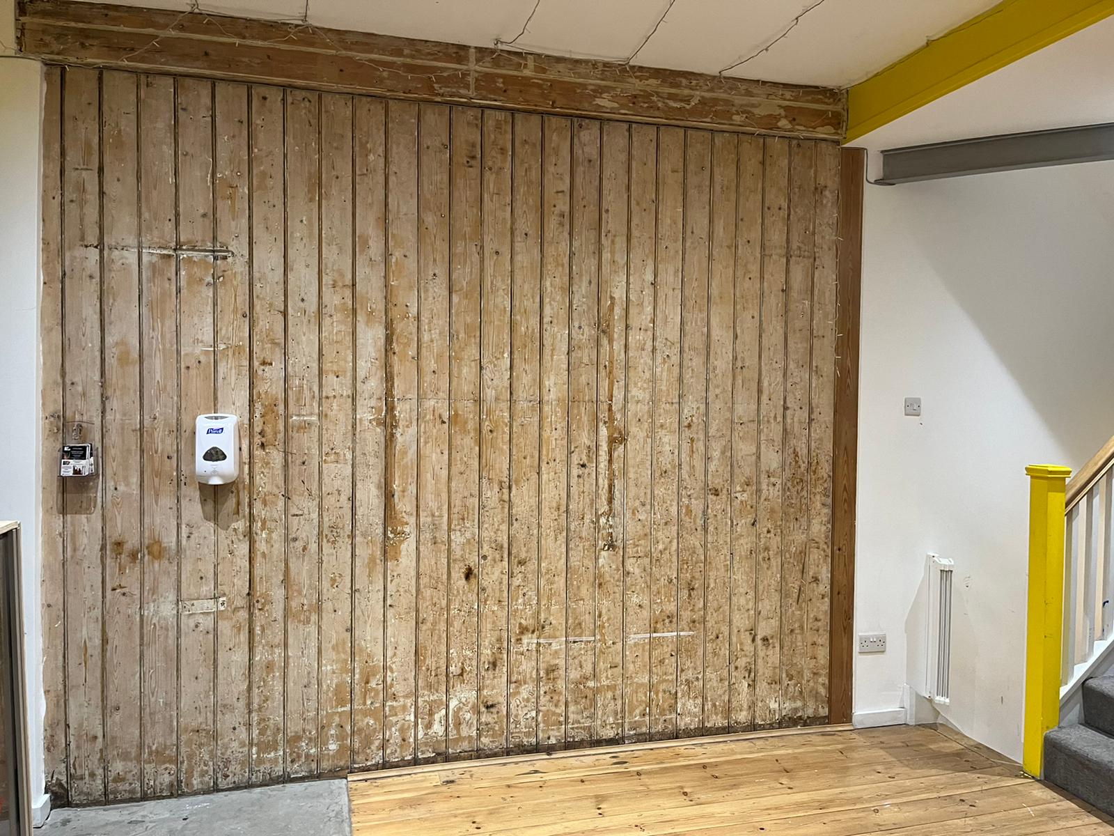 Rustic wooden wall backdrop for casual events and creative workshops.