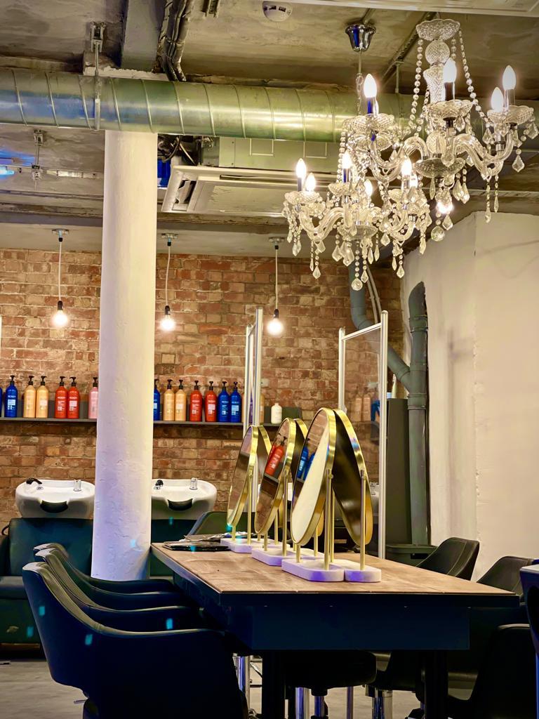 Stylish salon with brick walls, ideal for beauty workshops and intimate events.
