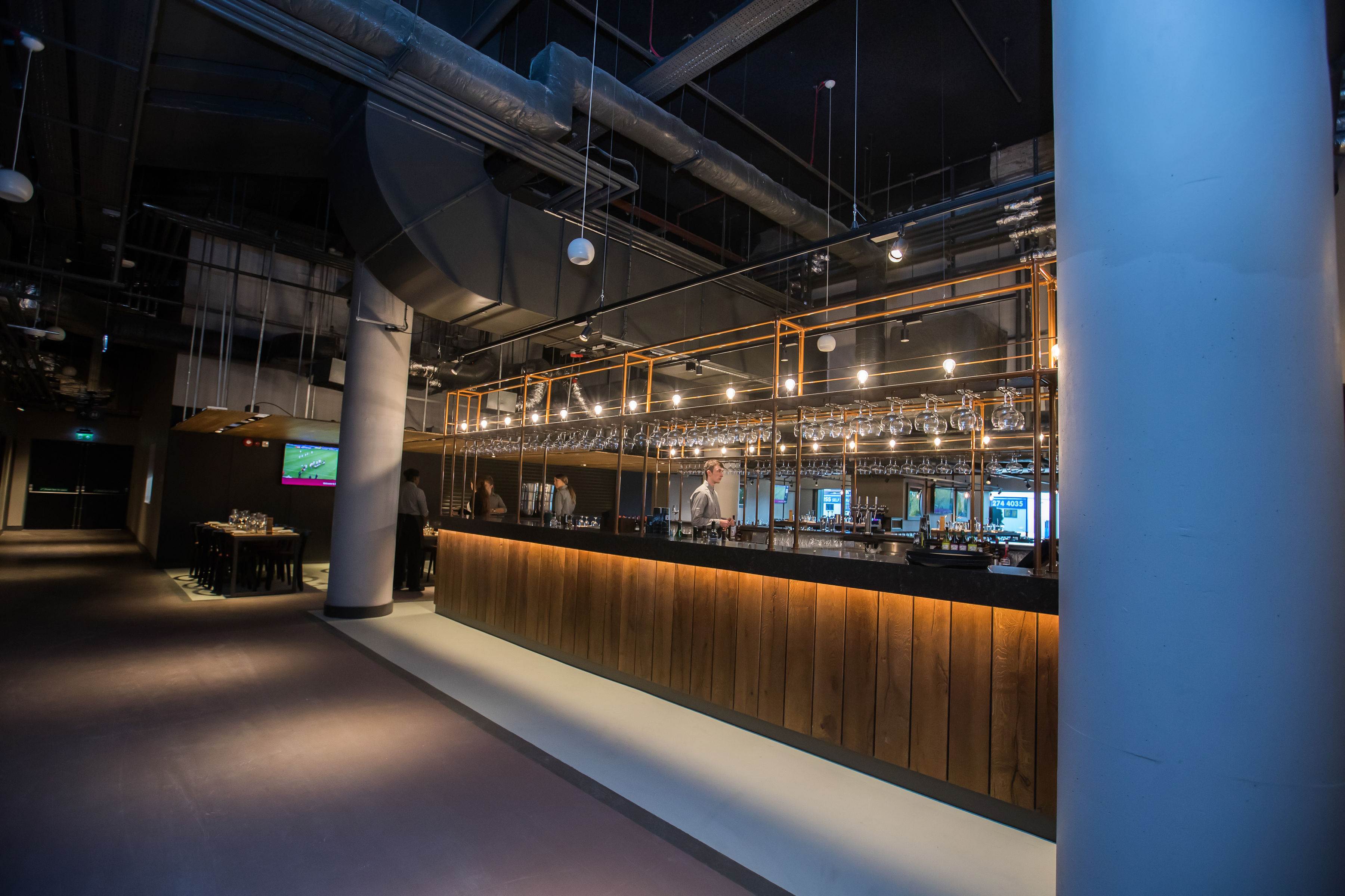 Sleek bar area at Allianz Stadium's Gate L2, ideal for meetings and events.