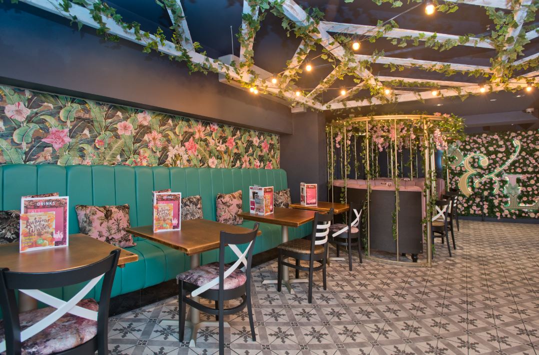 Whole Venue - s1hf0szhne4.JPG