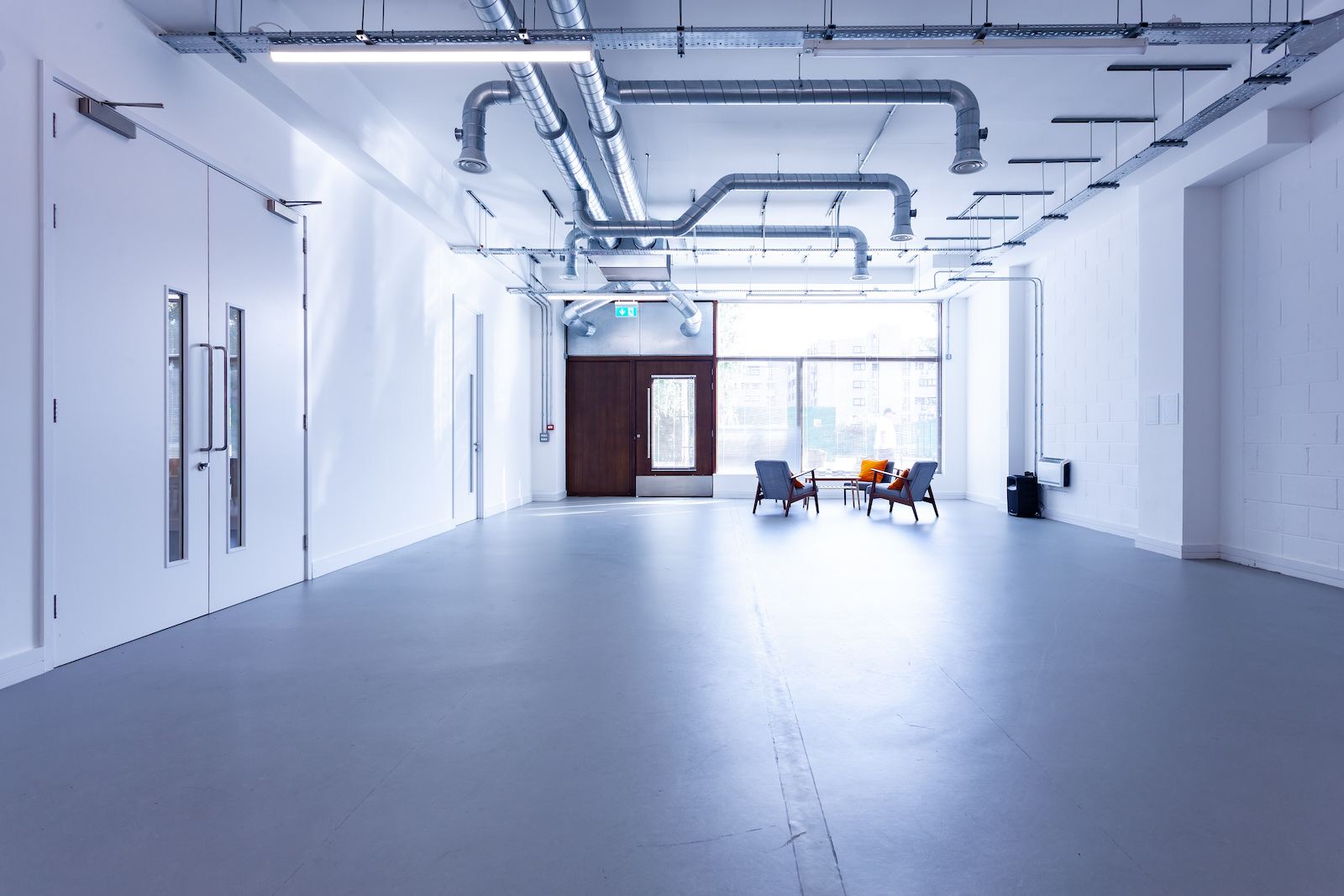 Big Space - ouy440r5dbt.jpg