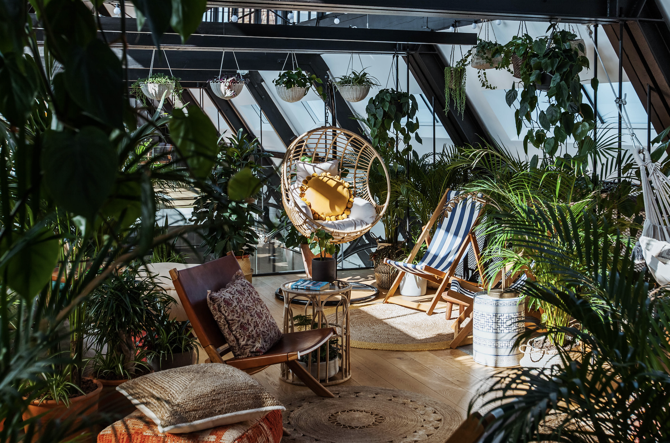 Hanging Garden lounge with greenery, ideal for networking events and informal meetings.