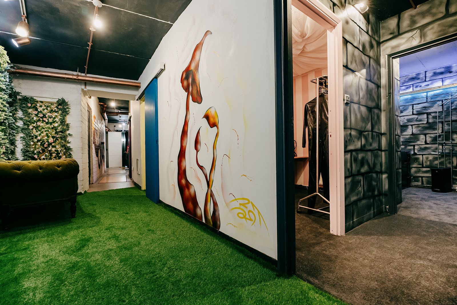 Blake Studios - 0qkdystlhx5.jpg