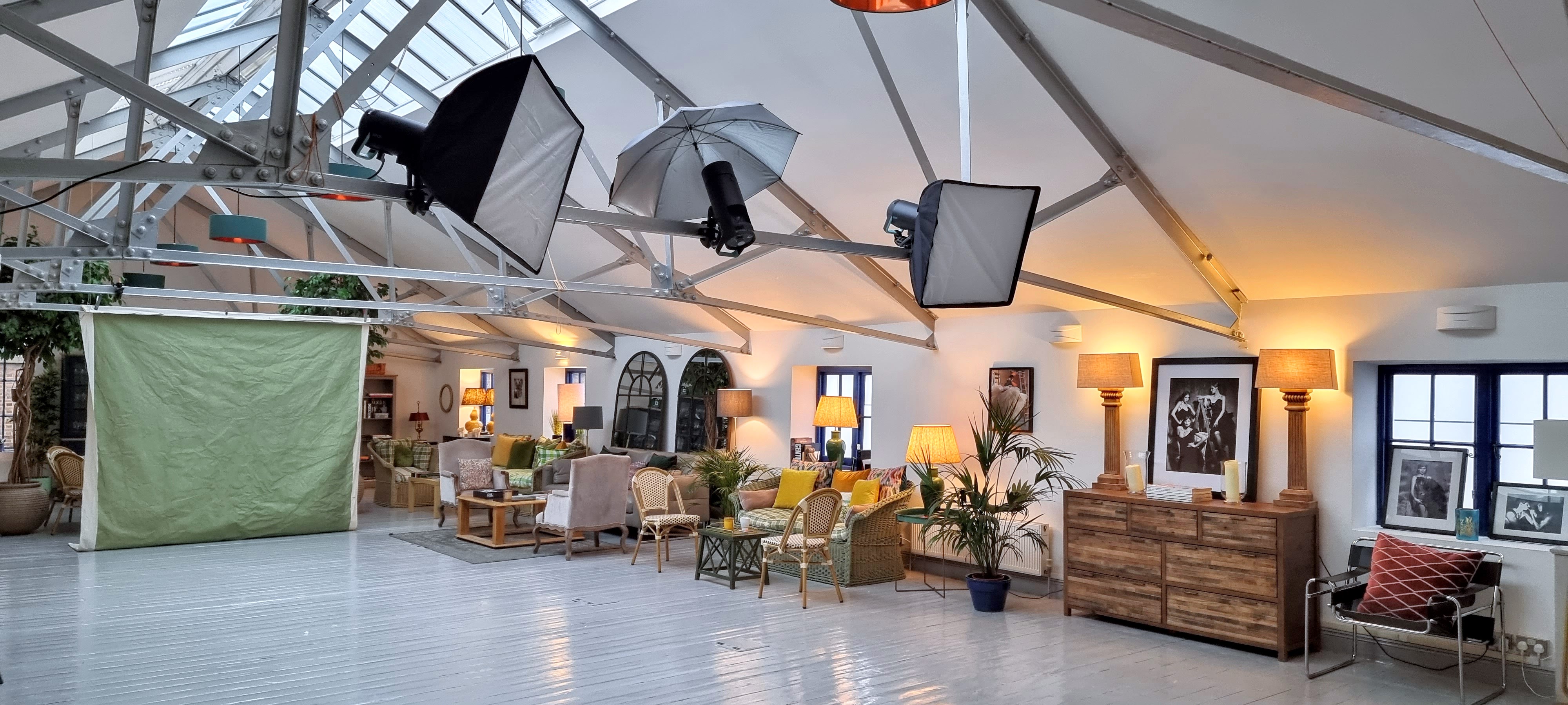 L'Atelier - 2yds0kt0m4i.jpg