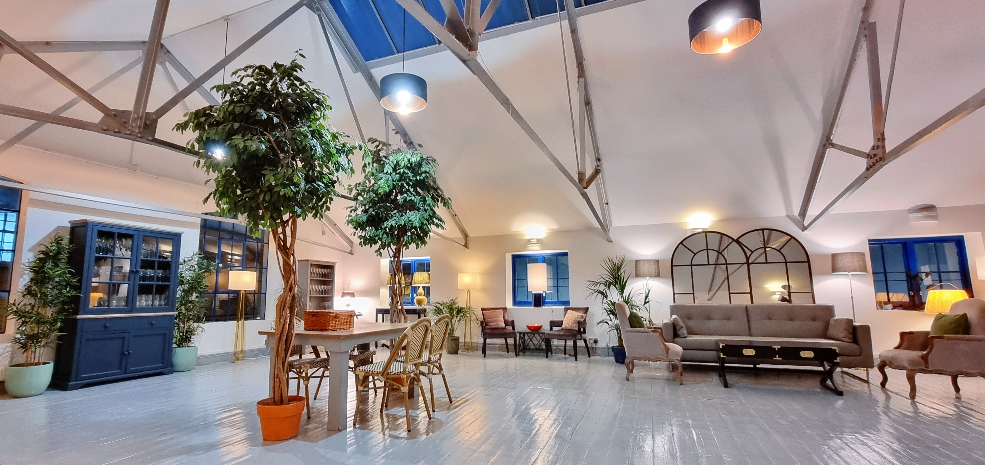 L'Atelier event space in London with high ceilings, ideal for workshops and networking.