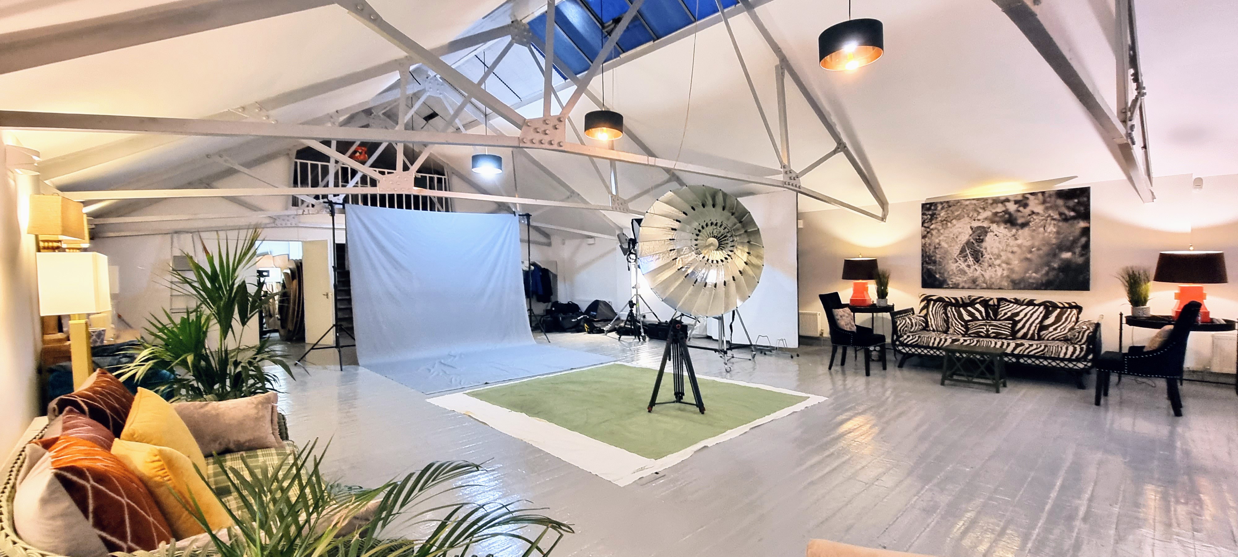 L'Atelier event space in London with high ceilings, ideal for workshops and networking.