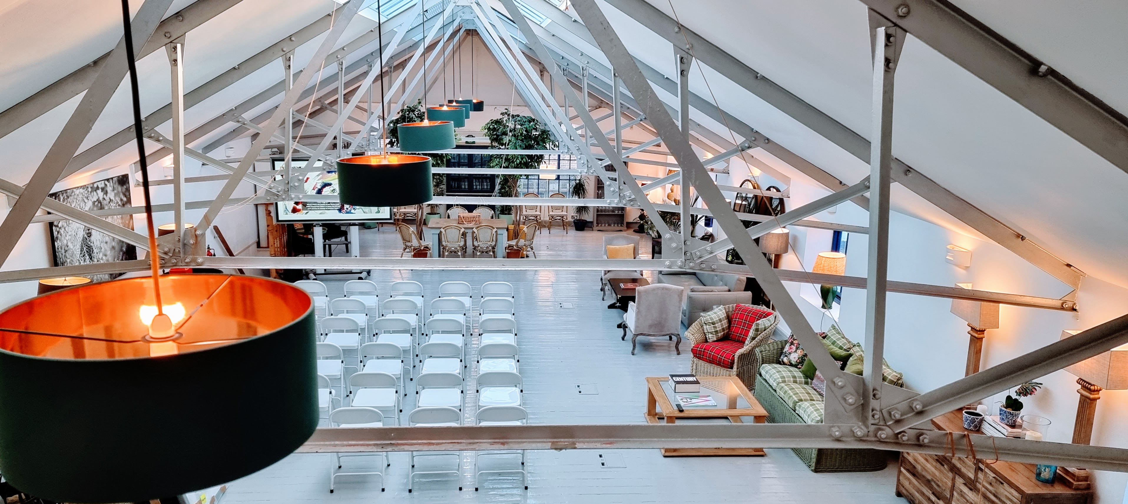 L'Atelier event venue in London, spacious with high ceilings, ideal for meetings and workshops.