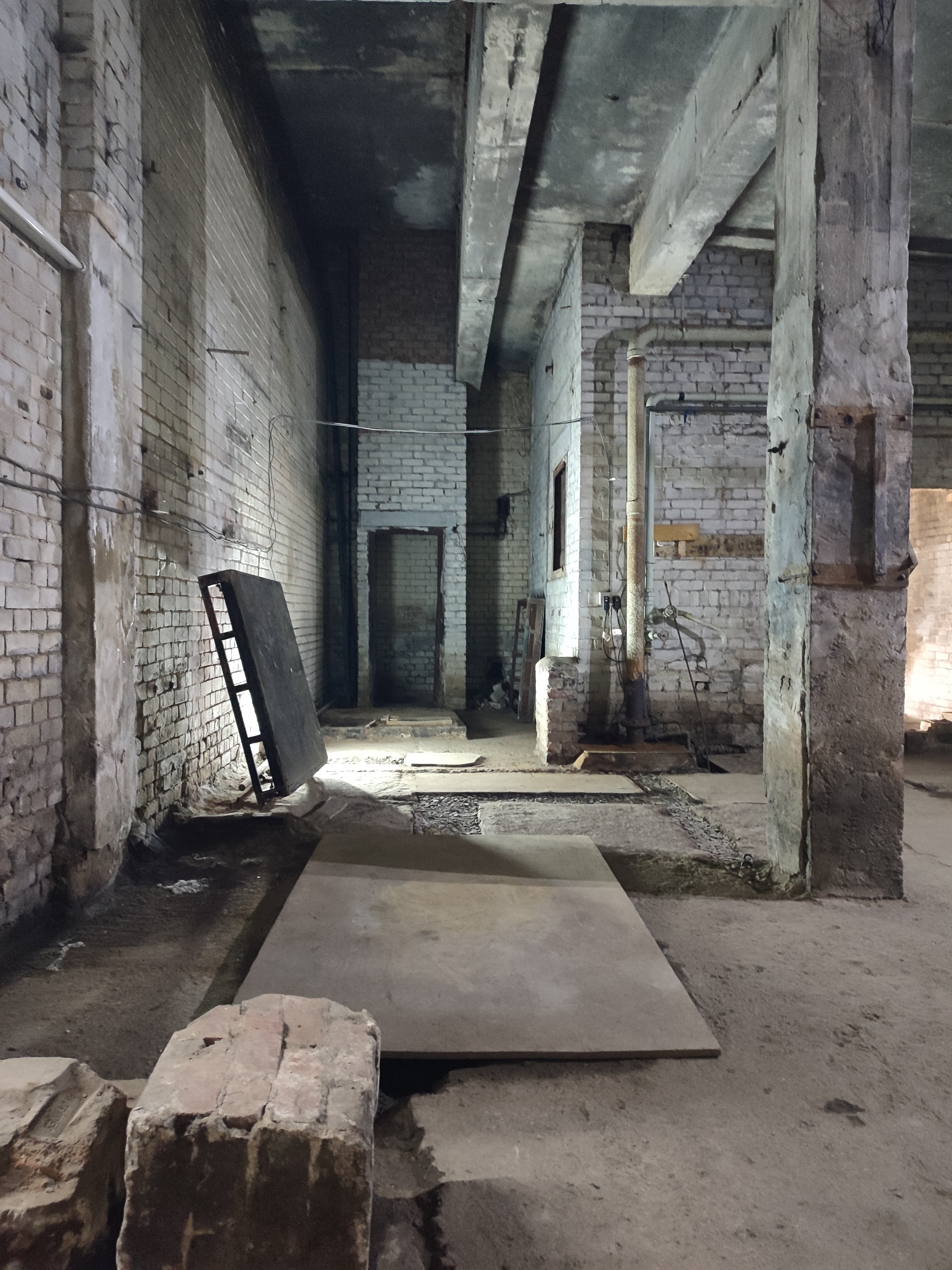 Empire Film Studios: industrial space with exposed brick, perfect for creative events.