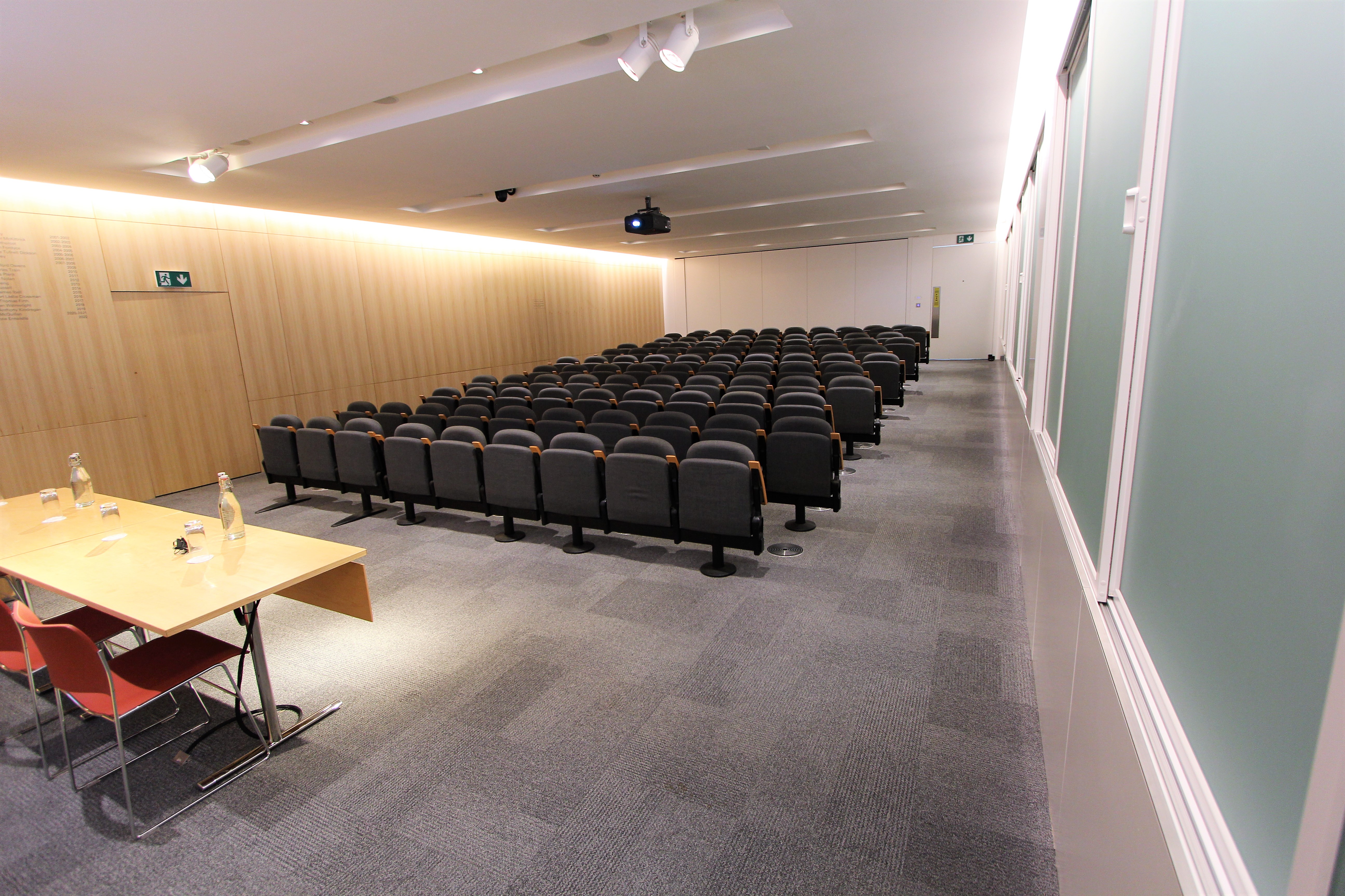 Auditorium - 3yrusoepzha.JPG