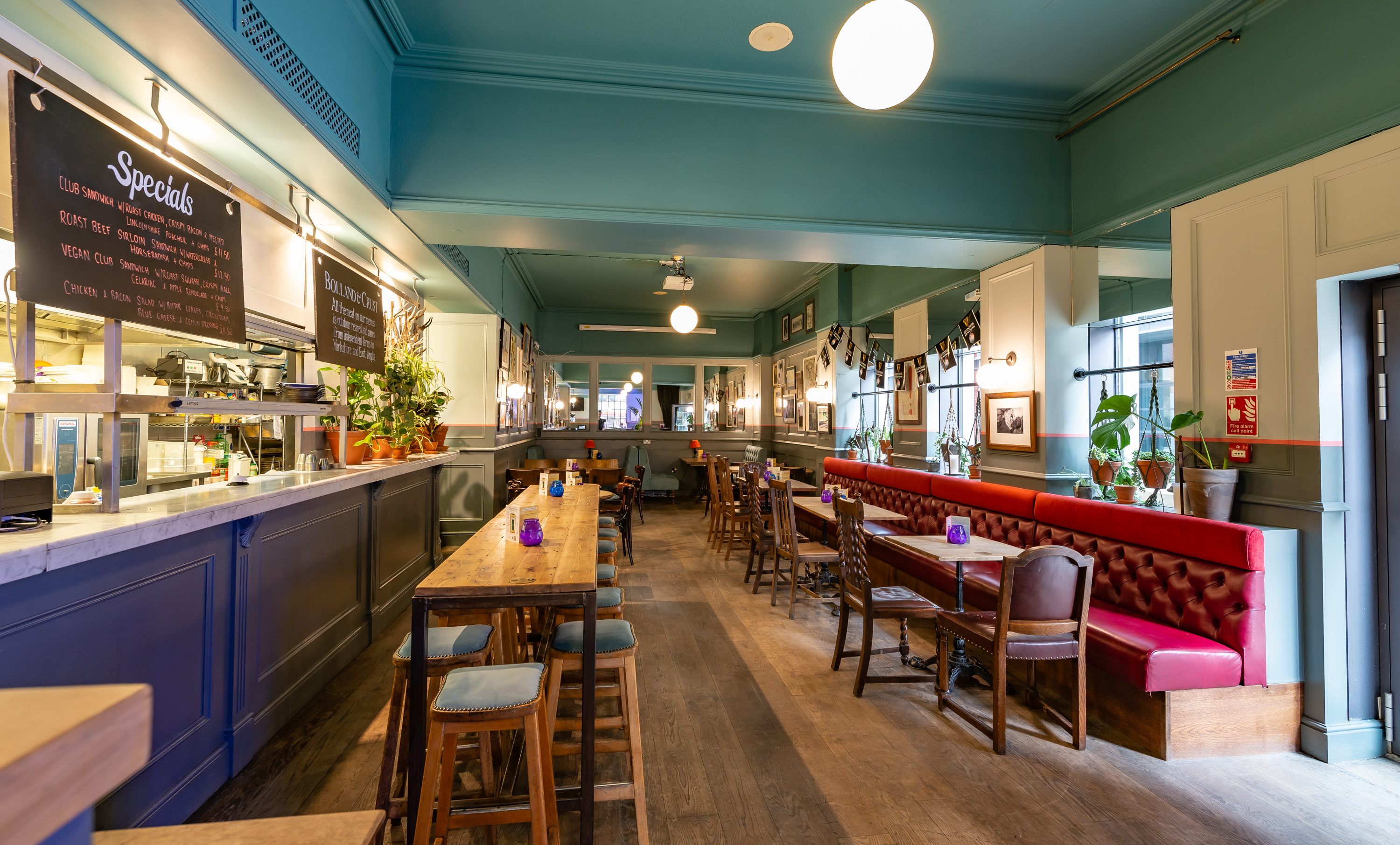 Stylish dining room at Three Crowns, ideal for networking events and gatherings.