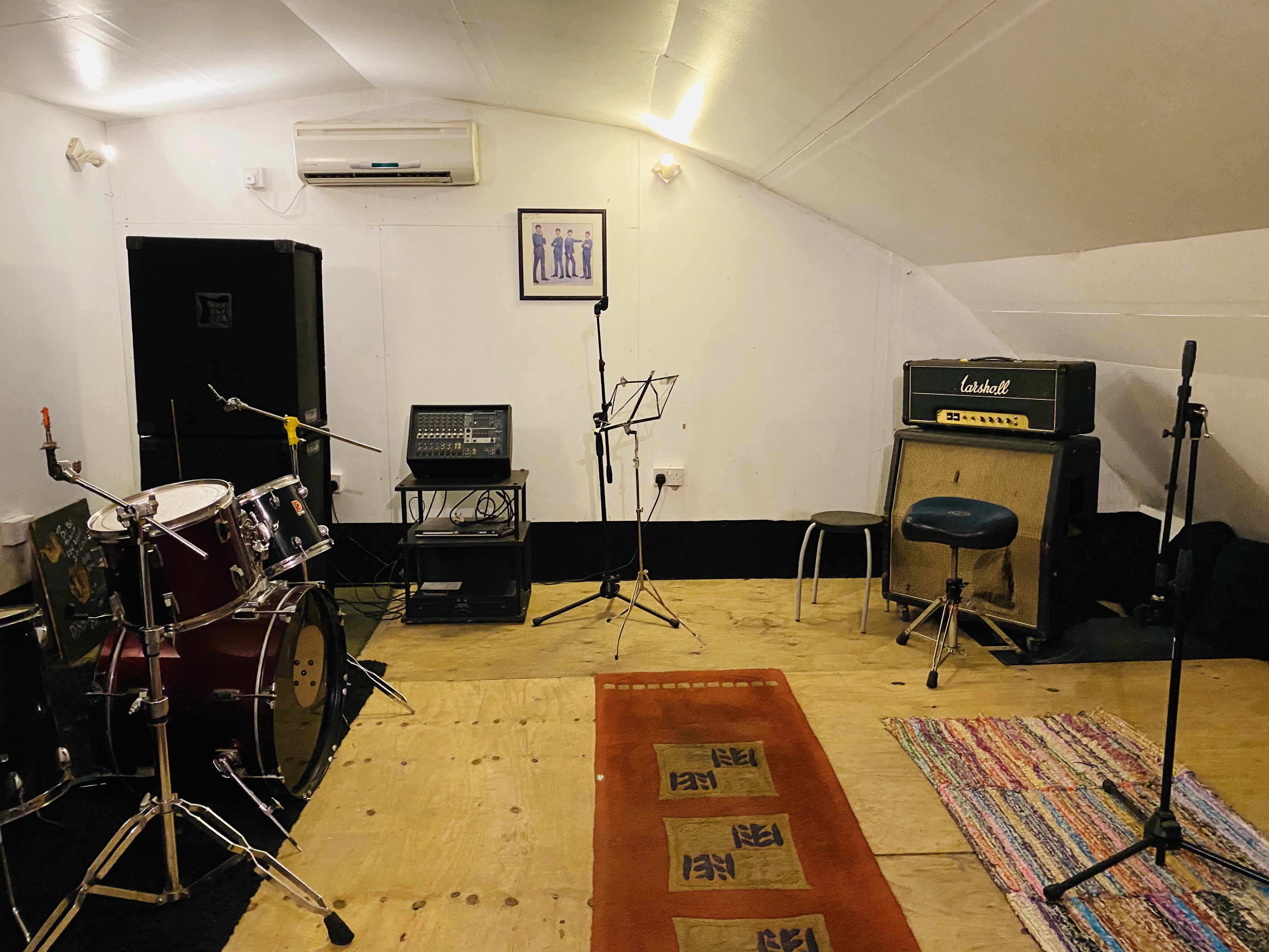 Room 2 - gehhykbipfx.jpg