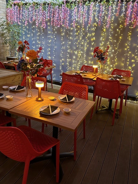 Private Summer Courtyard - yimbtul30p5.jpg