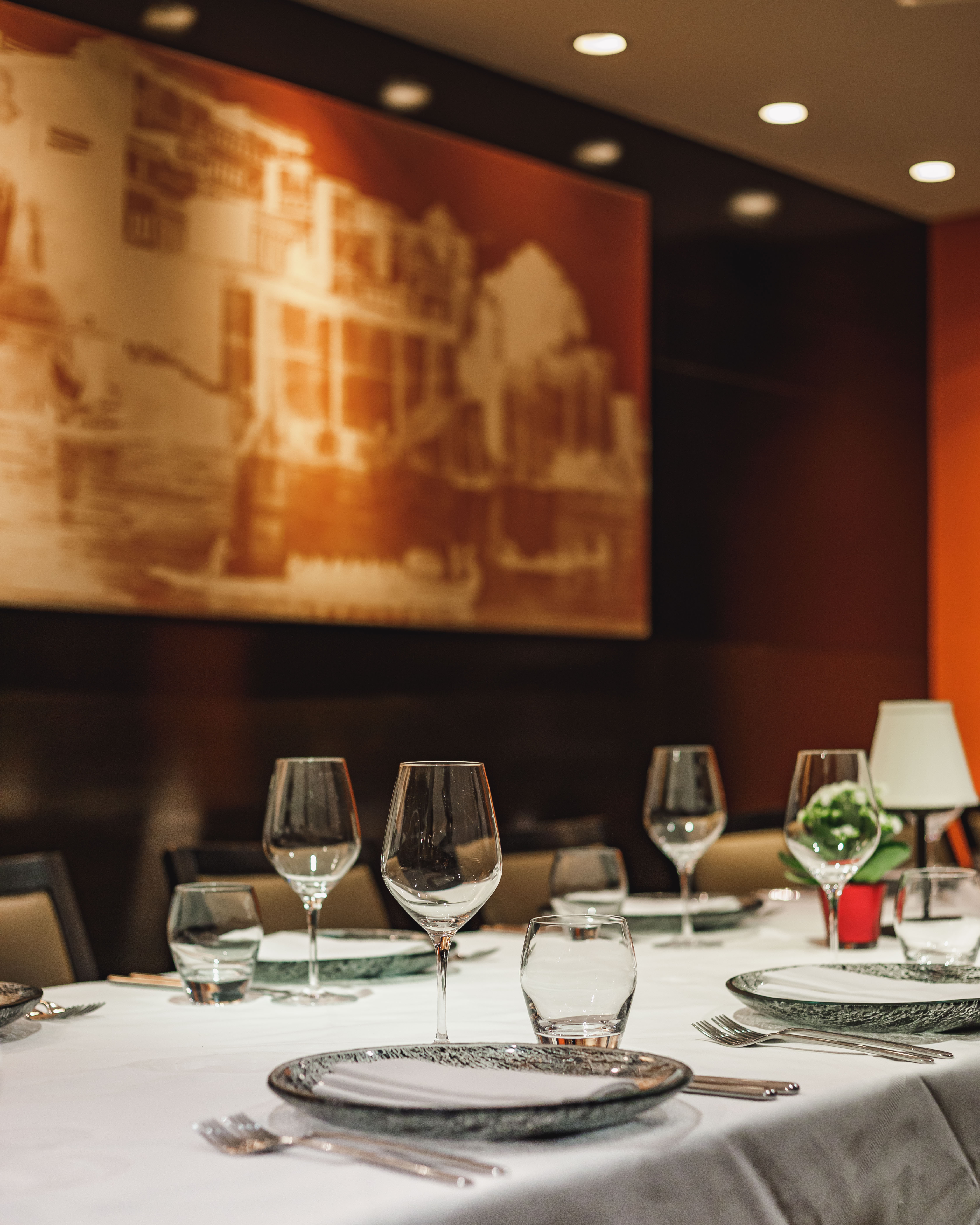 Elegant dining table in Berkeley Private Room, perfect for corporate dinners and networking.