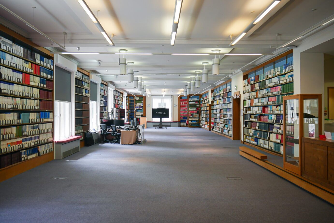 Wheatley Room library at 1 Wimpole Street, ideal for meetings and workshops.