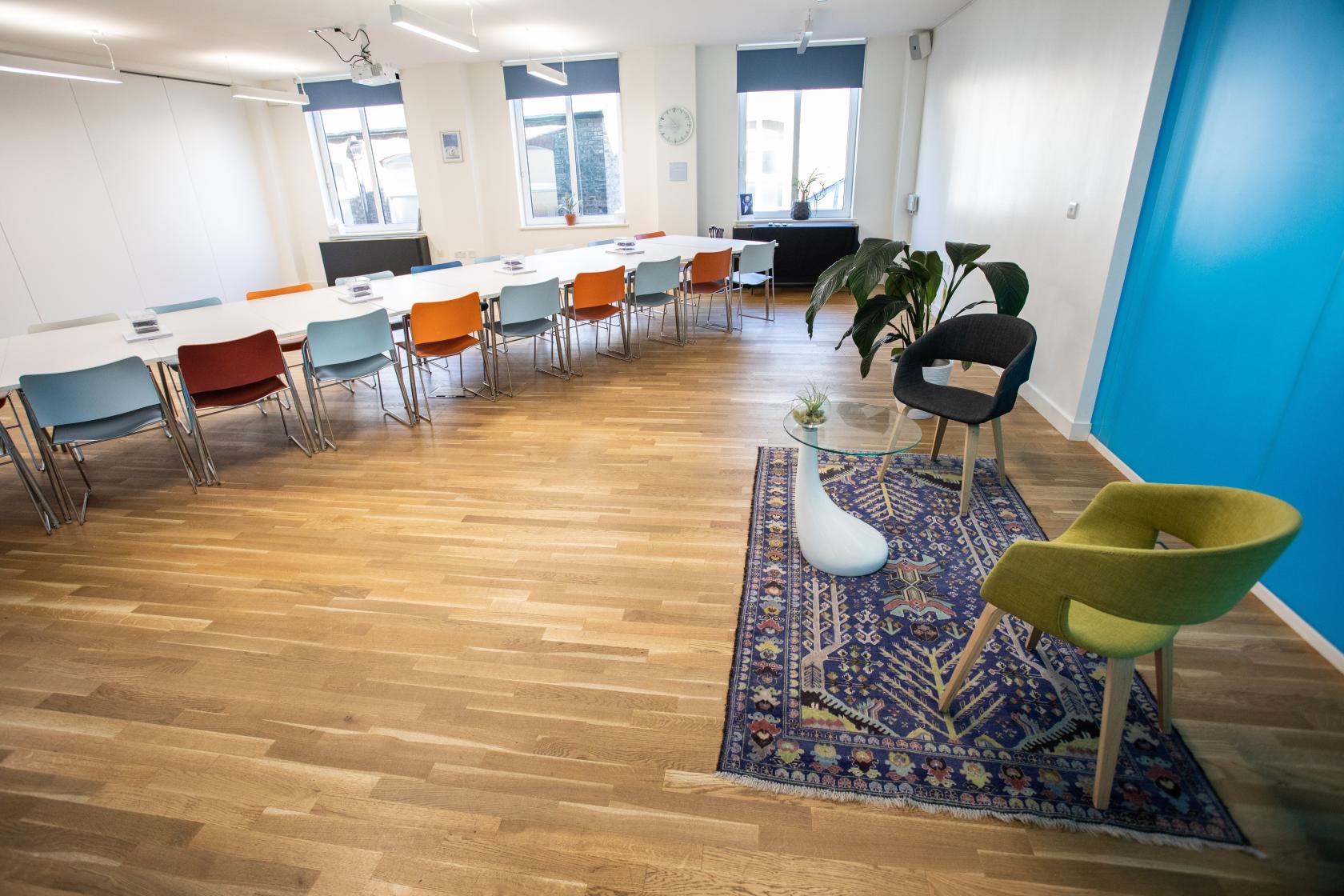 Modern meeting space with colorful chairs, ideal for collaboration and creativity events.