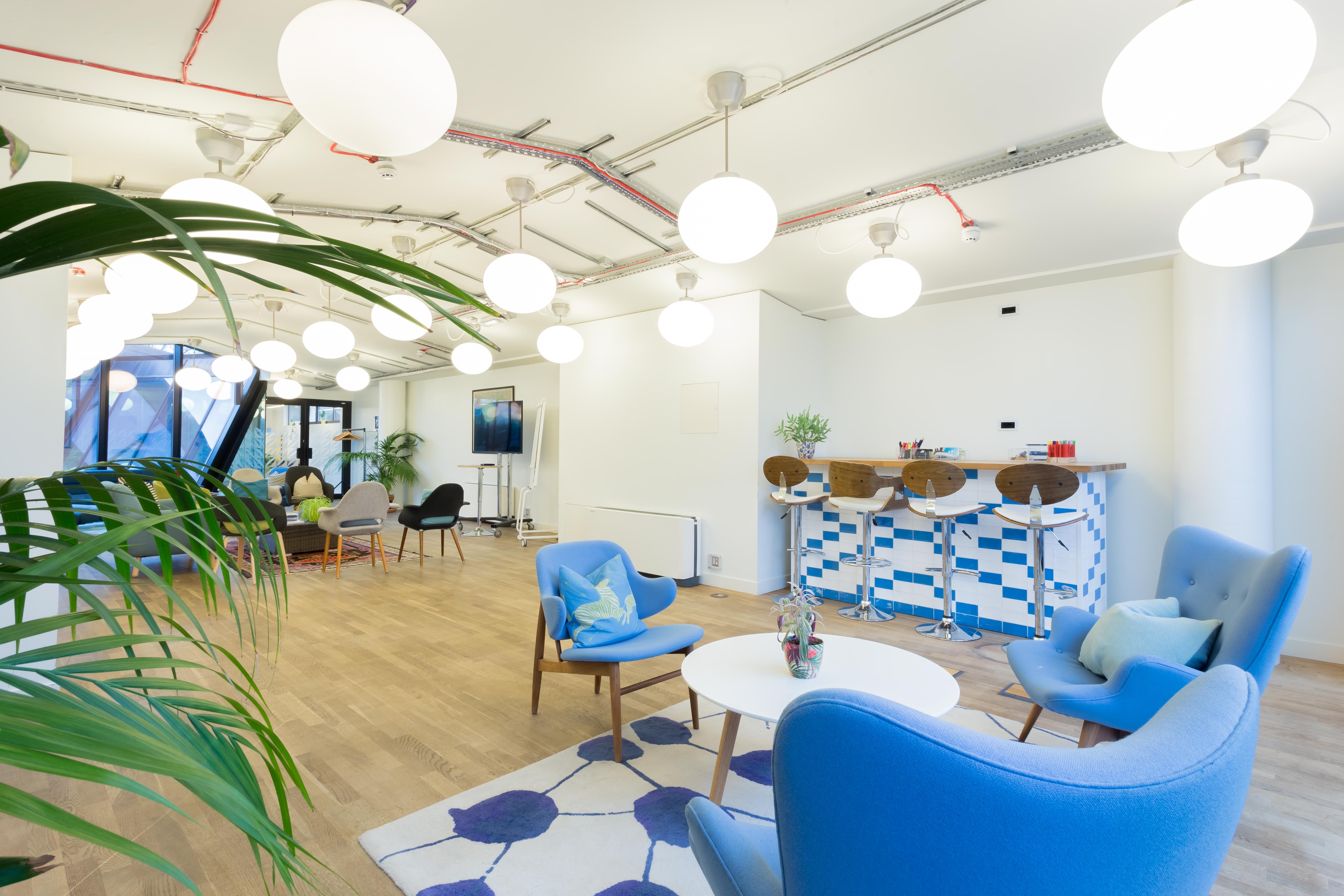 Modern meeting space in Wallacespace Clerkenwell Green, perfect for brainstorming sessions.