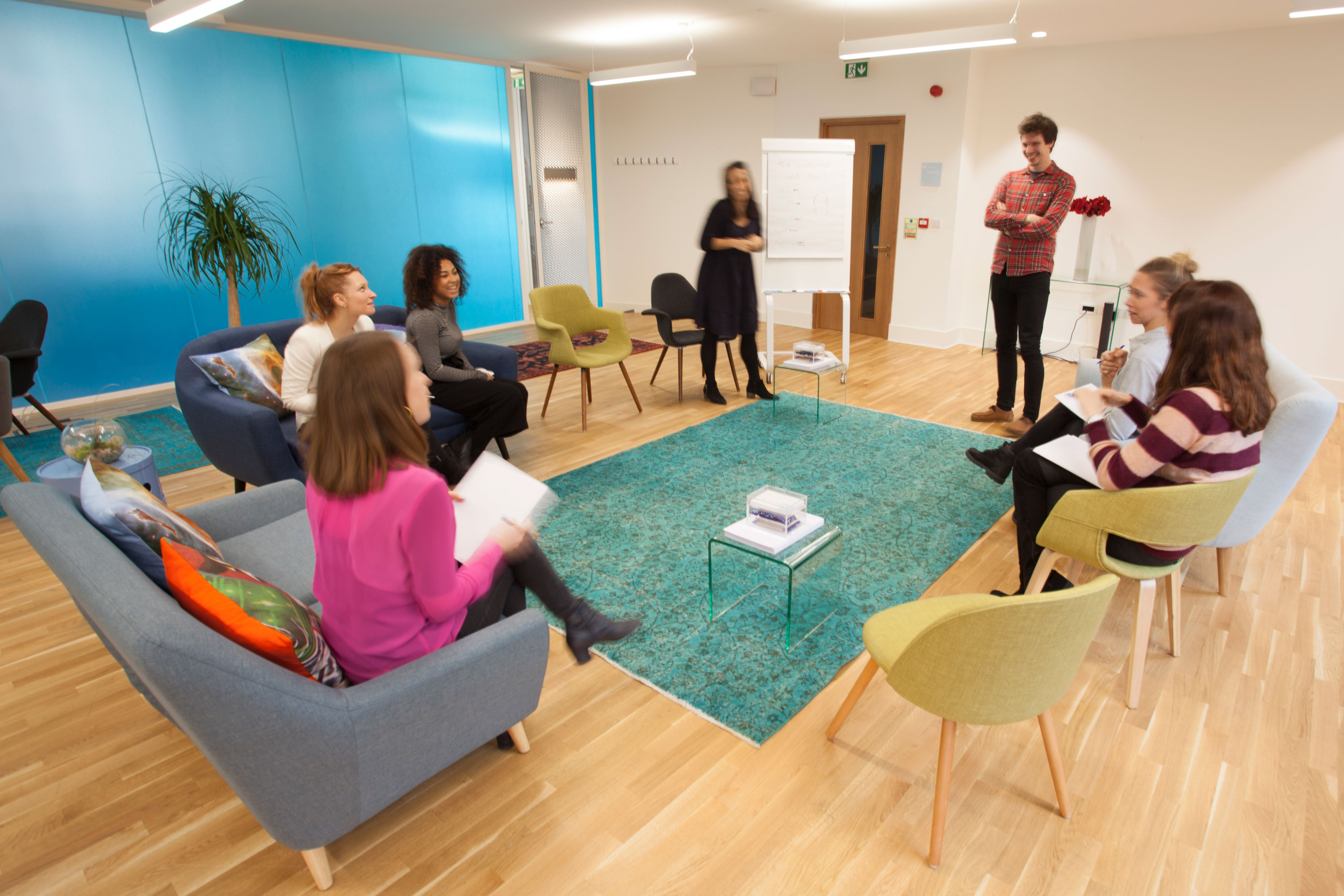 Apollo collaborative meeting space with circular seating for workshops and team-building.