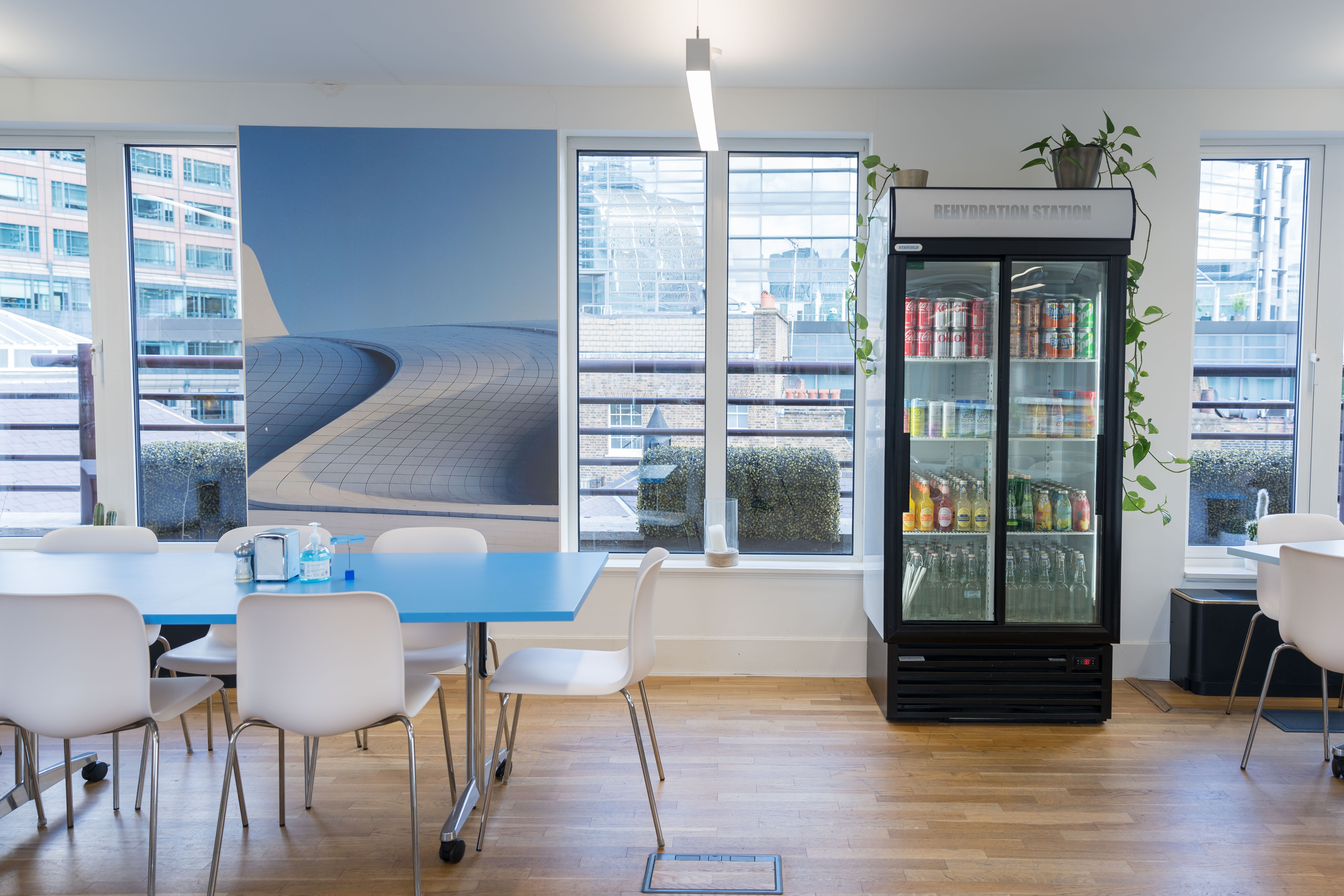 Sputnik  - iwqtgzhfeve.jpg