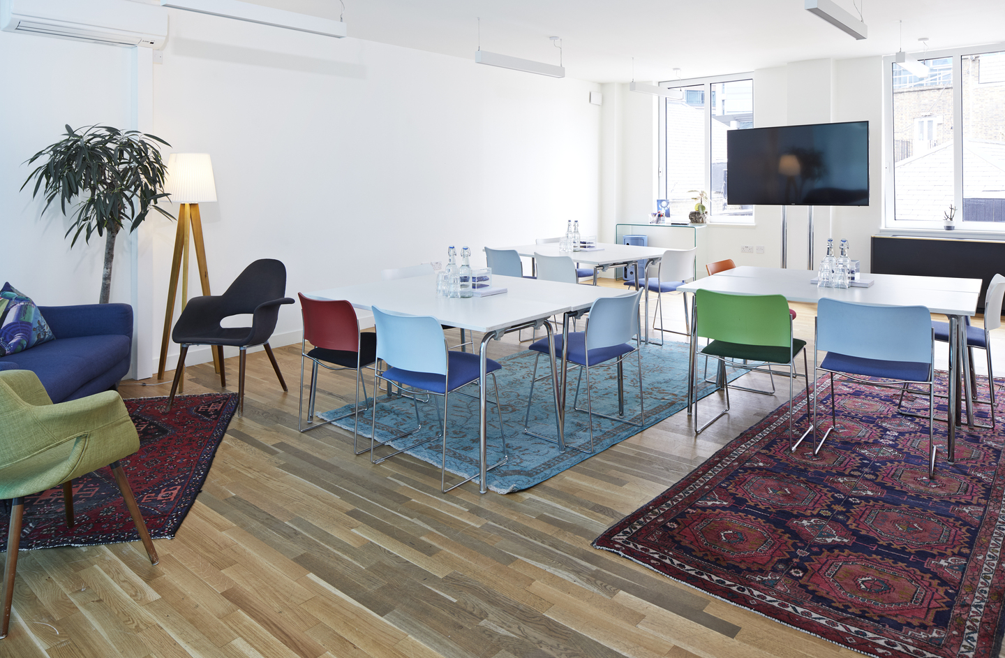 Modern meeting space in Wallacespace Spitalfields, ideal for workshops and team meetings.