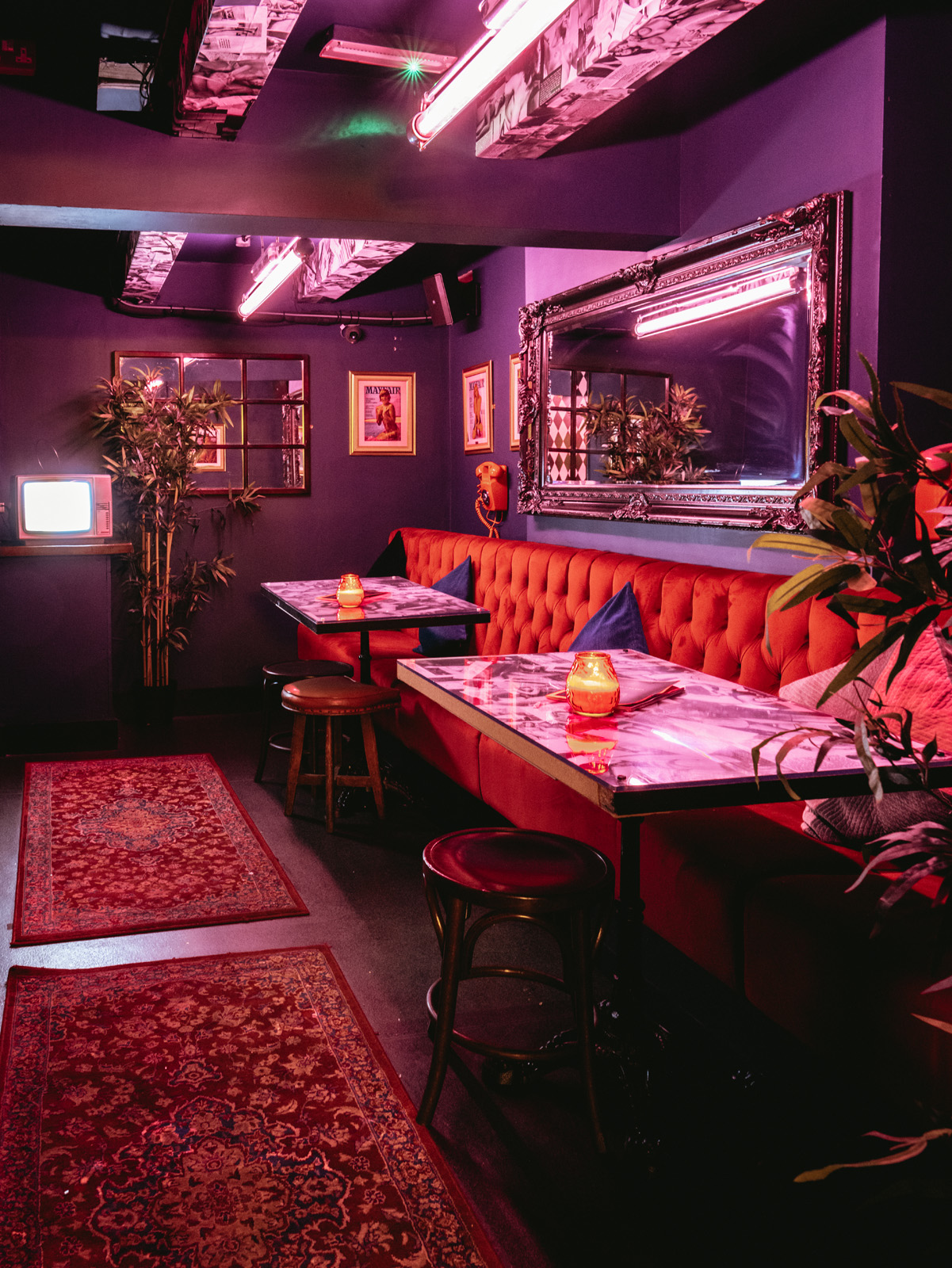 Mayfair Suite lounge with plush red seating for intimate networking events.