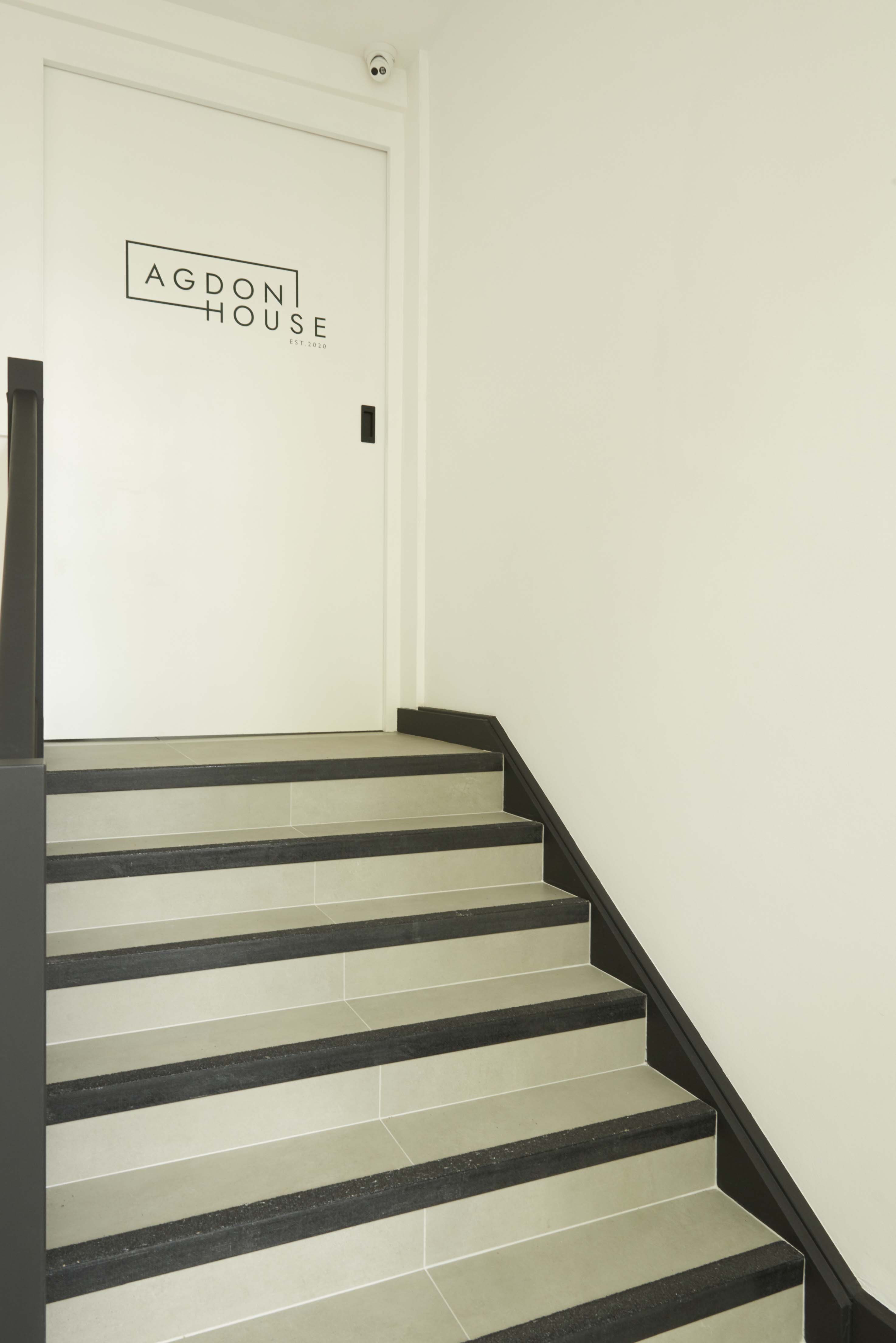 Minimalist staircase at Agdon House, ideal for corporate events and meetings.