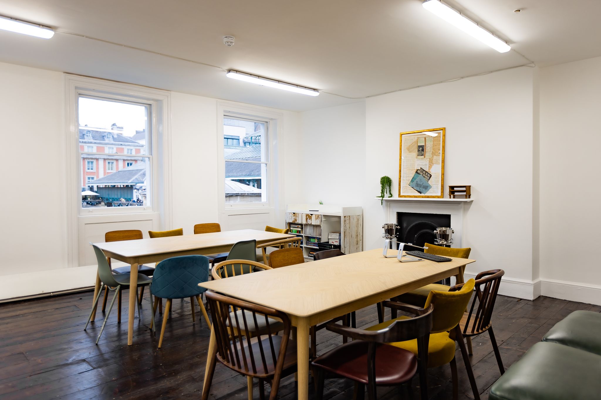 Versatile meeting space with colorful chairs, ideal for workshops and brainstorming sessions.