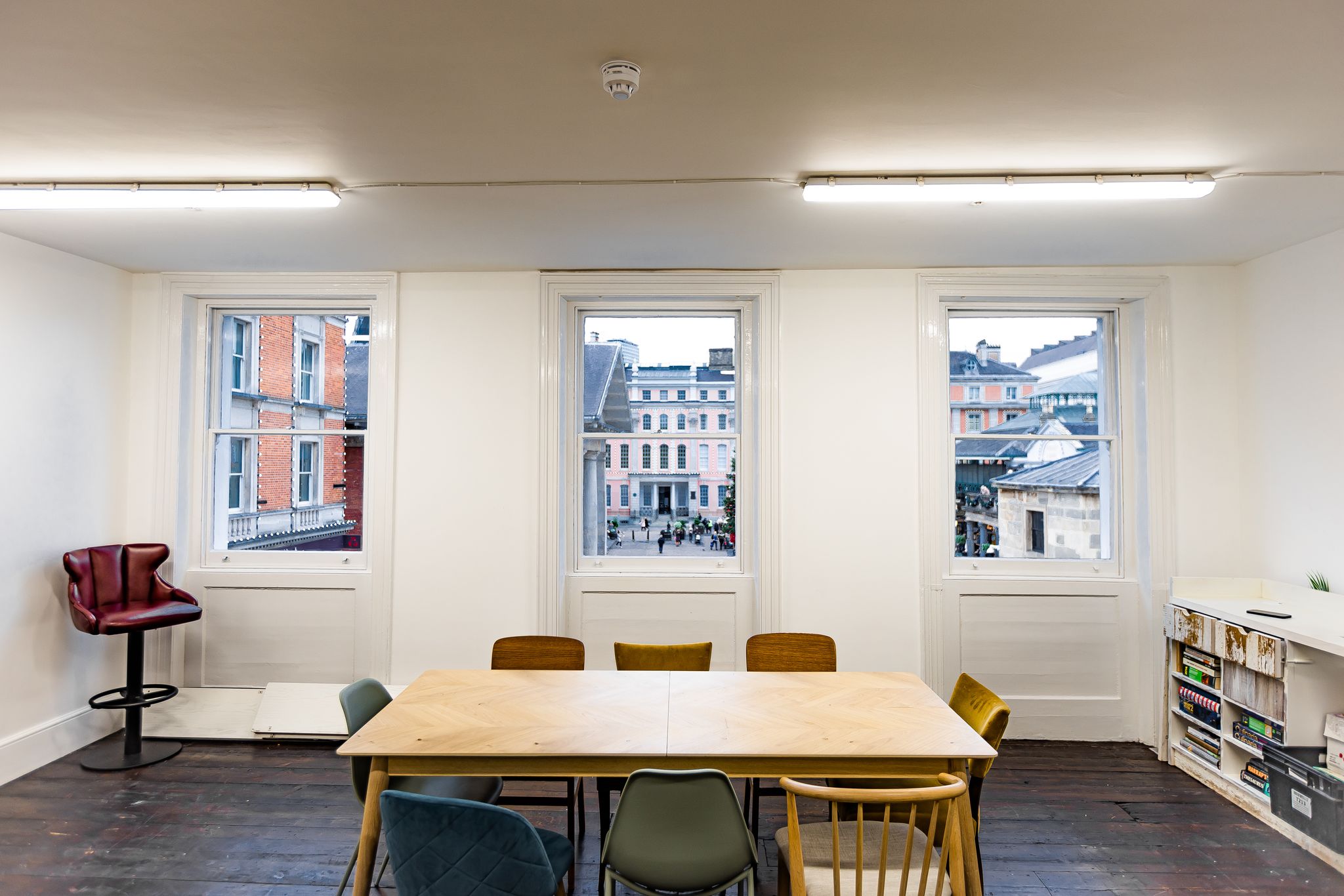 Versatile meeting space with natural light at The Onion Room, ideal for workshops and gatherings.